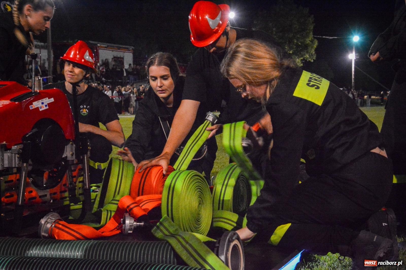 Zdjęcie w galerii na portalu naszraciborz.pl: Noc pełna rywalizacji. Rekord toru i wielkie emocje w Bolesławiu! [FOTO i WIDEO] wiadomości z regionu