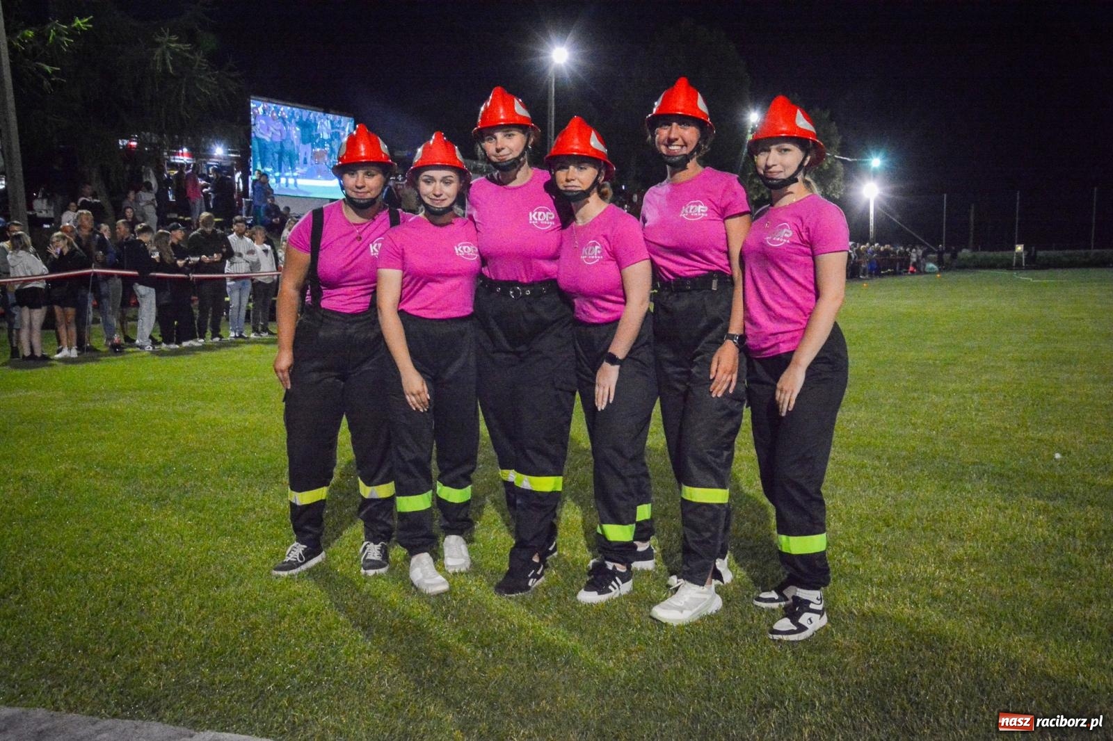 Zdjęcie w galerii na portalu naszraciborz.pl: Noc pełna rywalizacji. Rekord toru i wielkie emocje w Bolesławiu! [FOTO i WIDEO] wiadomości z regionu