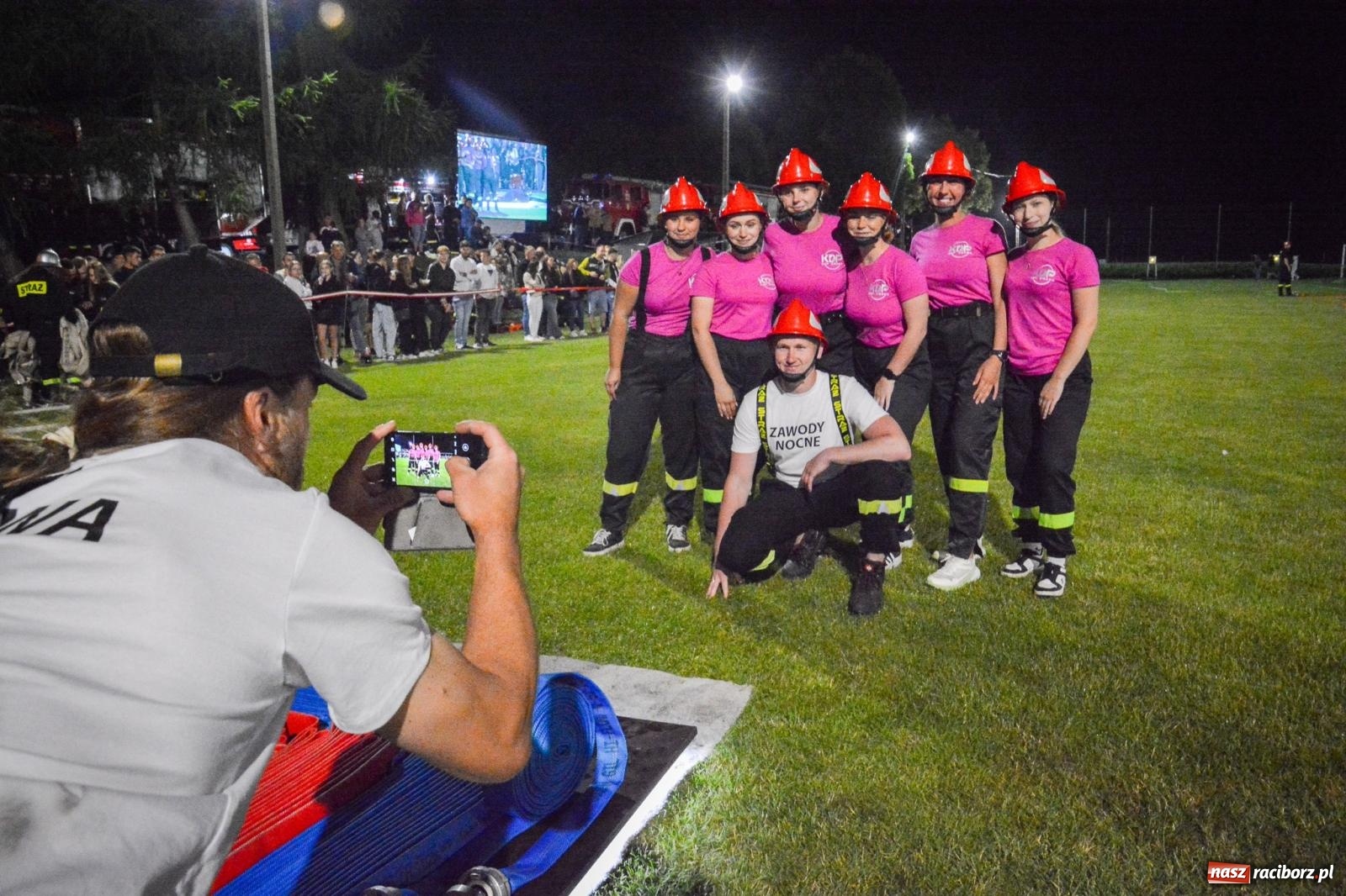 Zdjęcie w galerii na portalu naszraciborz.pl: Noc pełna rywalizacji. Rekord toru i wielkie emocje w Bolesławiu! [FOTO i WIDEO] wiadomości z regionu