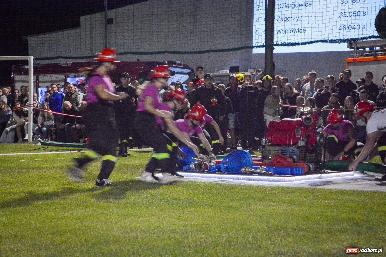 Zdjęcie w galerii na portalu naszraciborz.pl: Noc pełna rywalizacji. Rekord toru i wielkie emocje w Bolesławiu! [FOTO i WIDEO] wiadomości z regionu