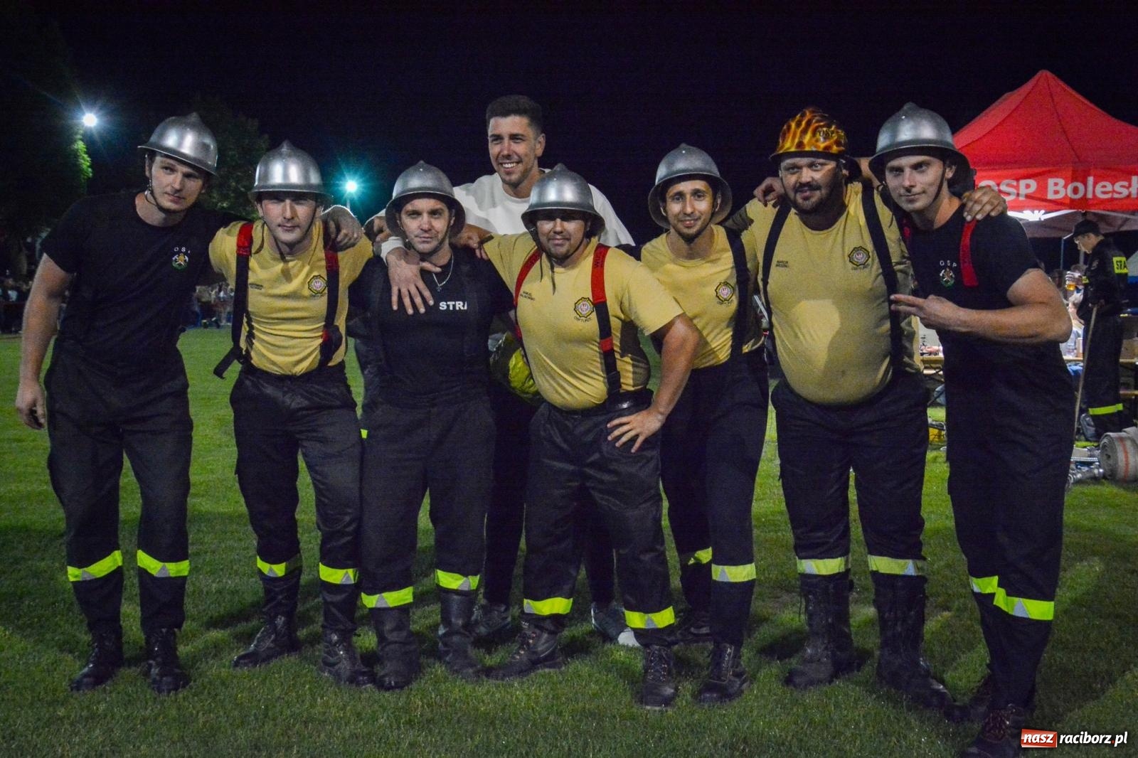 Zdjęcie w galerii na portalu naszraciborz.pl: Noc pełna rywalizacji. Rekord toru i wielkie emocje w Bolesławiu! [FOTO i WIDEO] wiadomości z regionu