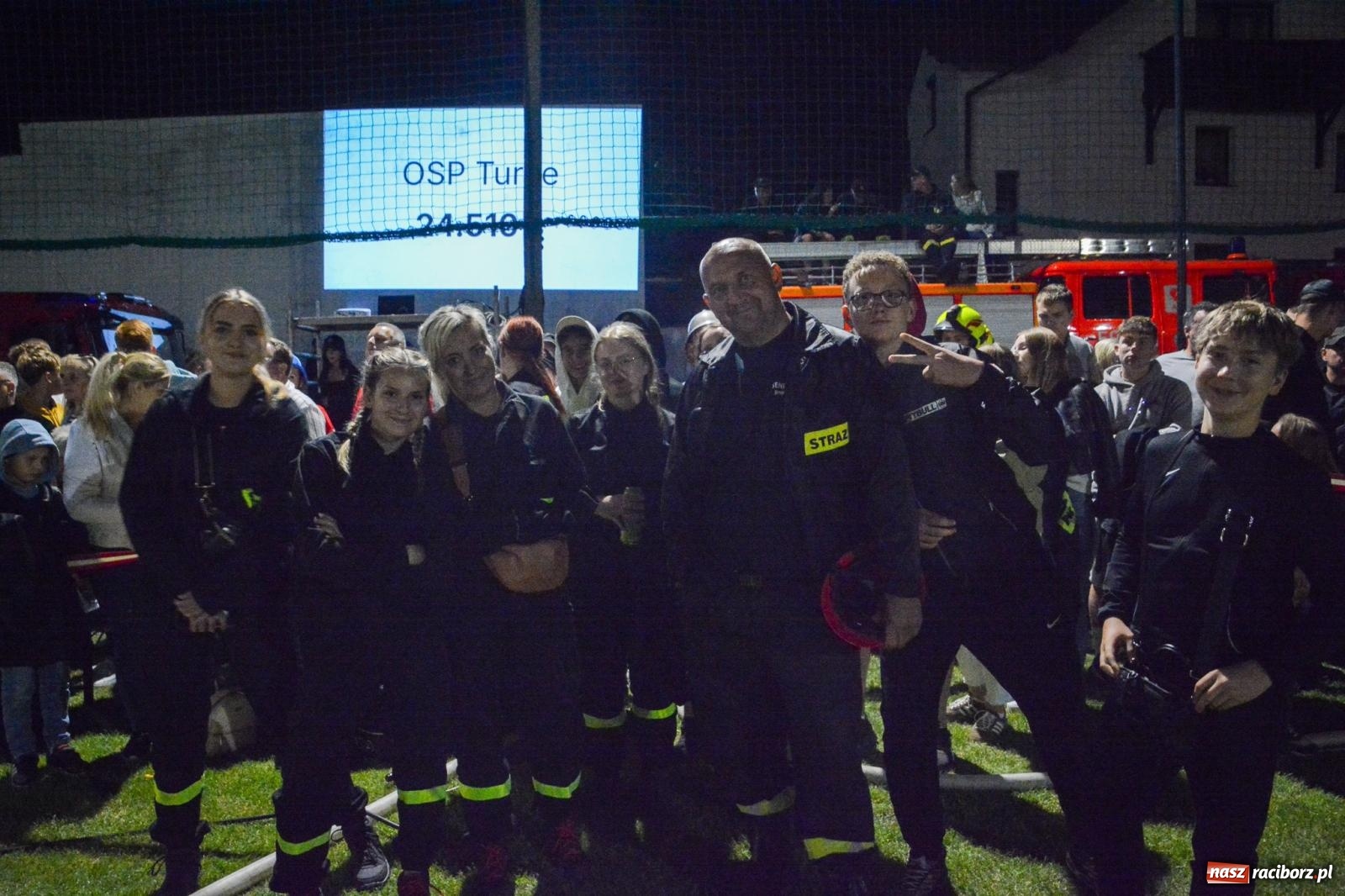 Zdjęcie w galerii na portalu naszraciborz.pl: Noc pełna rywalizacji. Rekord toru i wielkie emocje w Bolesławiu! [FOTO i WIDEO] wiadomości z regionu