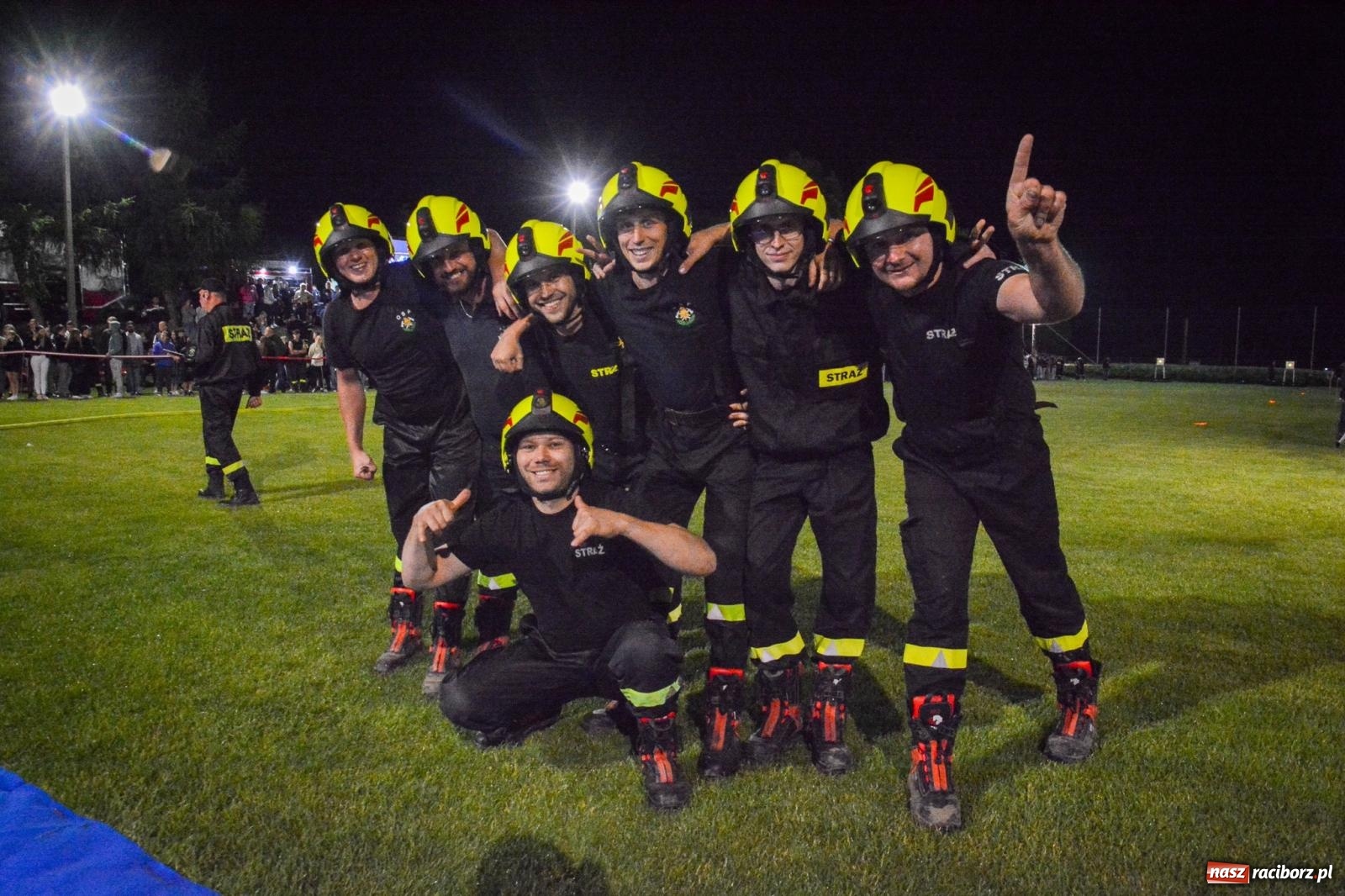 Zdjęcie w galerii na portalu naszraciborz.pl: Noc pełna rywalizacji. Rekord toru i wielkie emocje w Bolesławiu! [FOTO i WIDEO] wiadomości z regionu