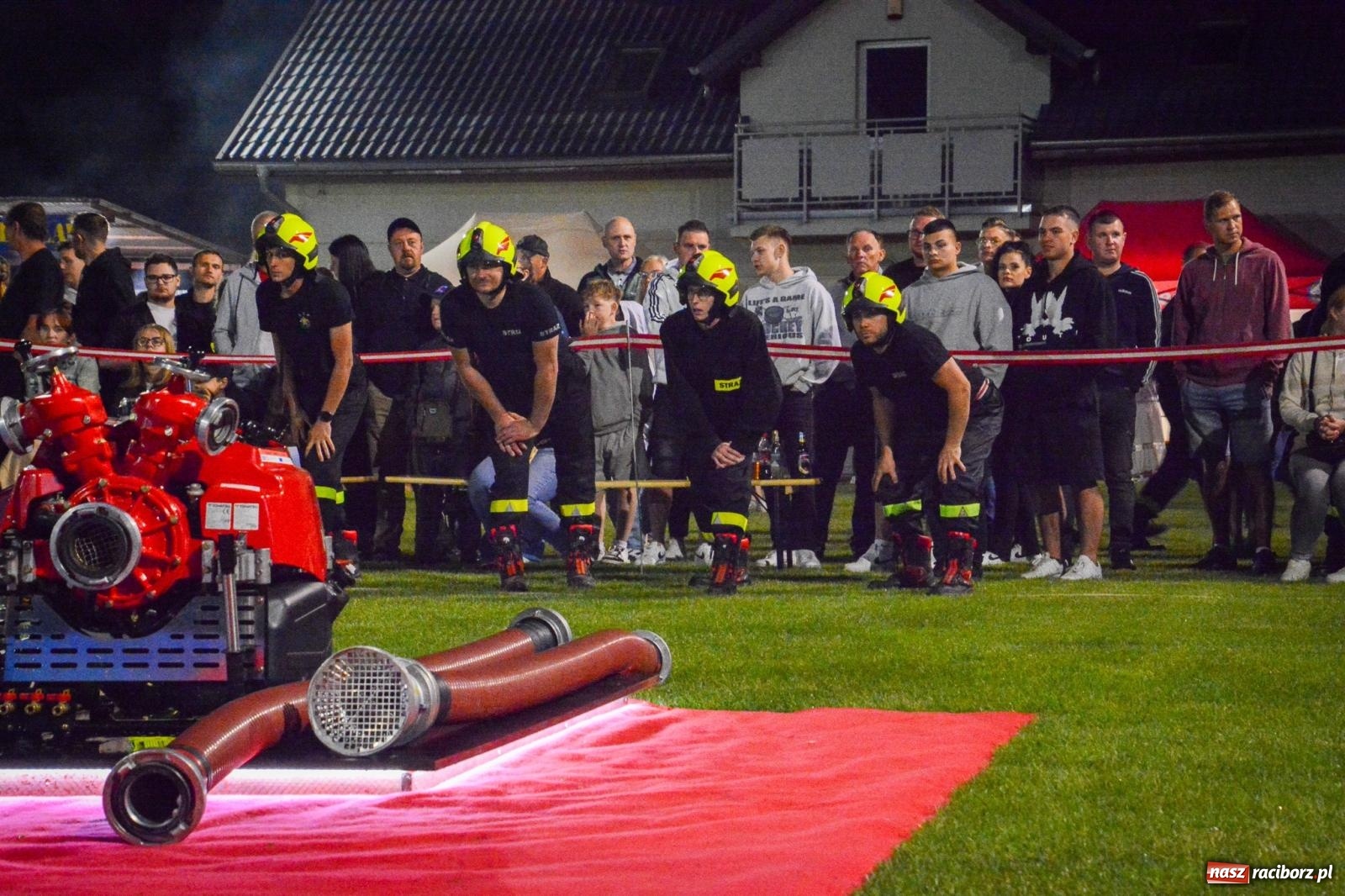 Zdjęcie w galerii na portalu naszraciborz.pl: Noc pełna rywalizacji. Rekord toru i wielkie emocje w Bolesławiu! [FOTO i WIDEO] wiadomości z regionu