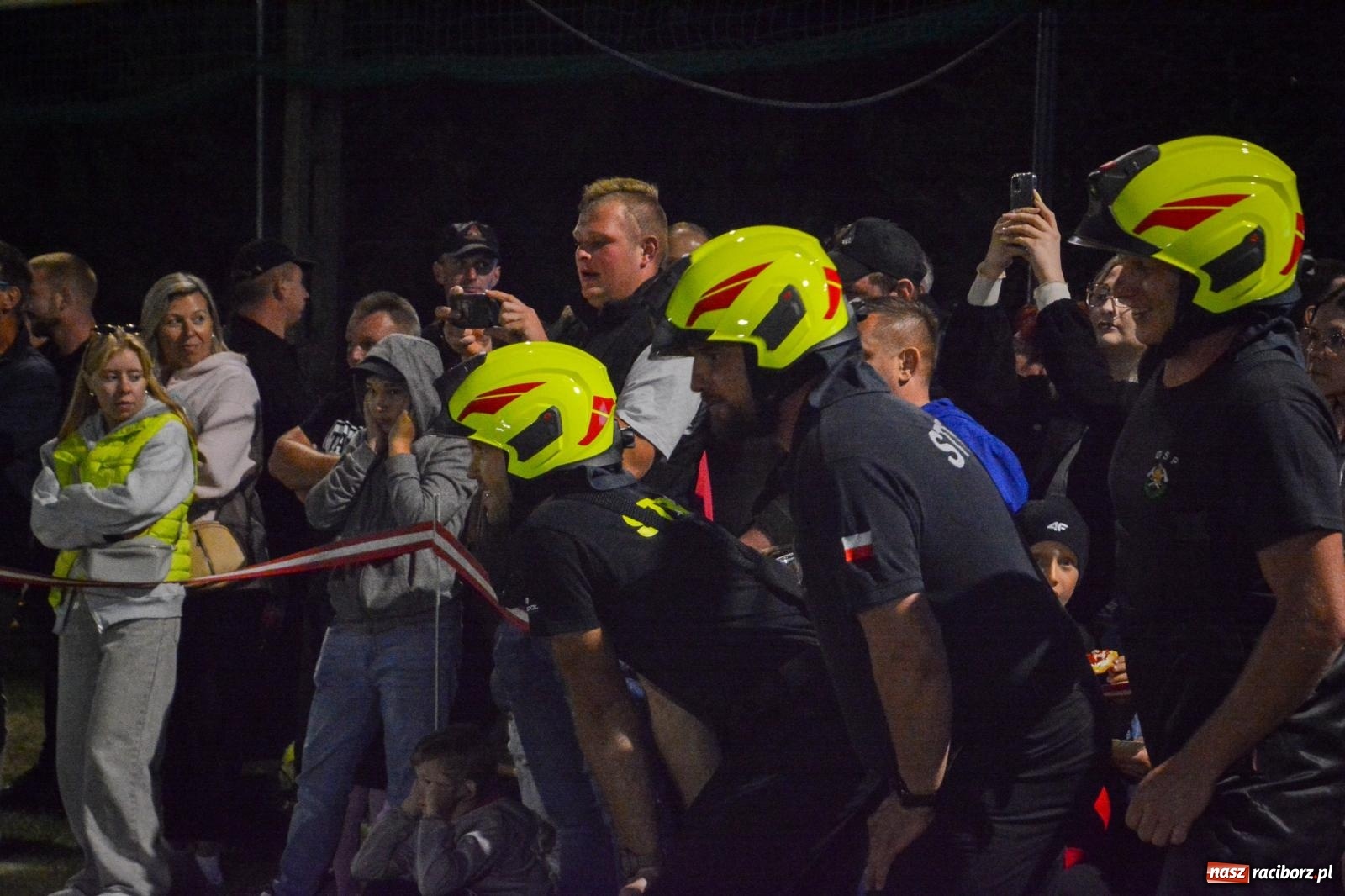 Zdjęcie w galerii na portalu naszraciborz.pl: Noc pełna rywalizacji. Rekord toru i wielkie emocje w Bolesławiu! [FOTO i WIDEO] wiadomości z regionu