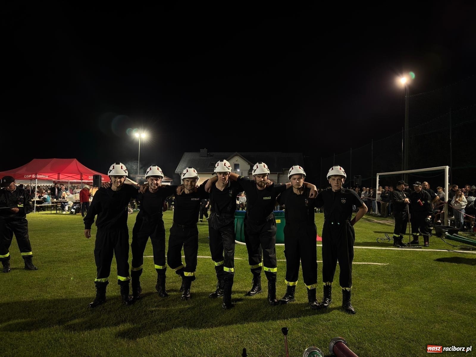 Zdjęcie w galerii na portalu naszraciborz.pl: Noc pełna rywalizacji. Rekord toru i wielkie emocje w Bolesławiu! [FOTO i WIDEO] wiadomości z regionu