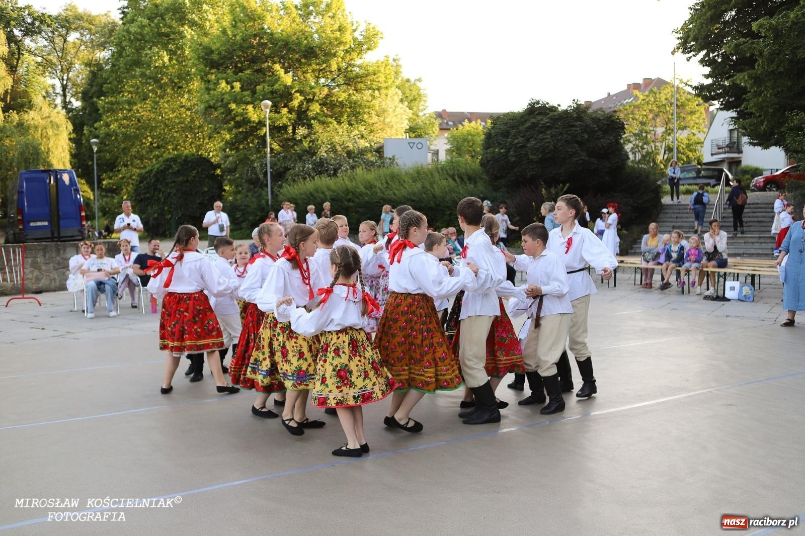Zdjęcie w galerii na portalu naszraciborz.pl: Noc Świętojańska znów rozświetliła Park Roth - foto na bis! wiadomości z regionu