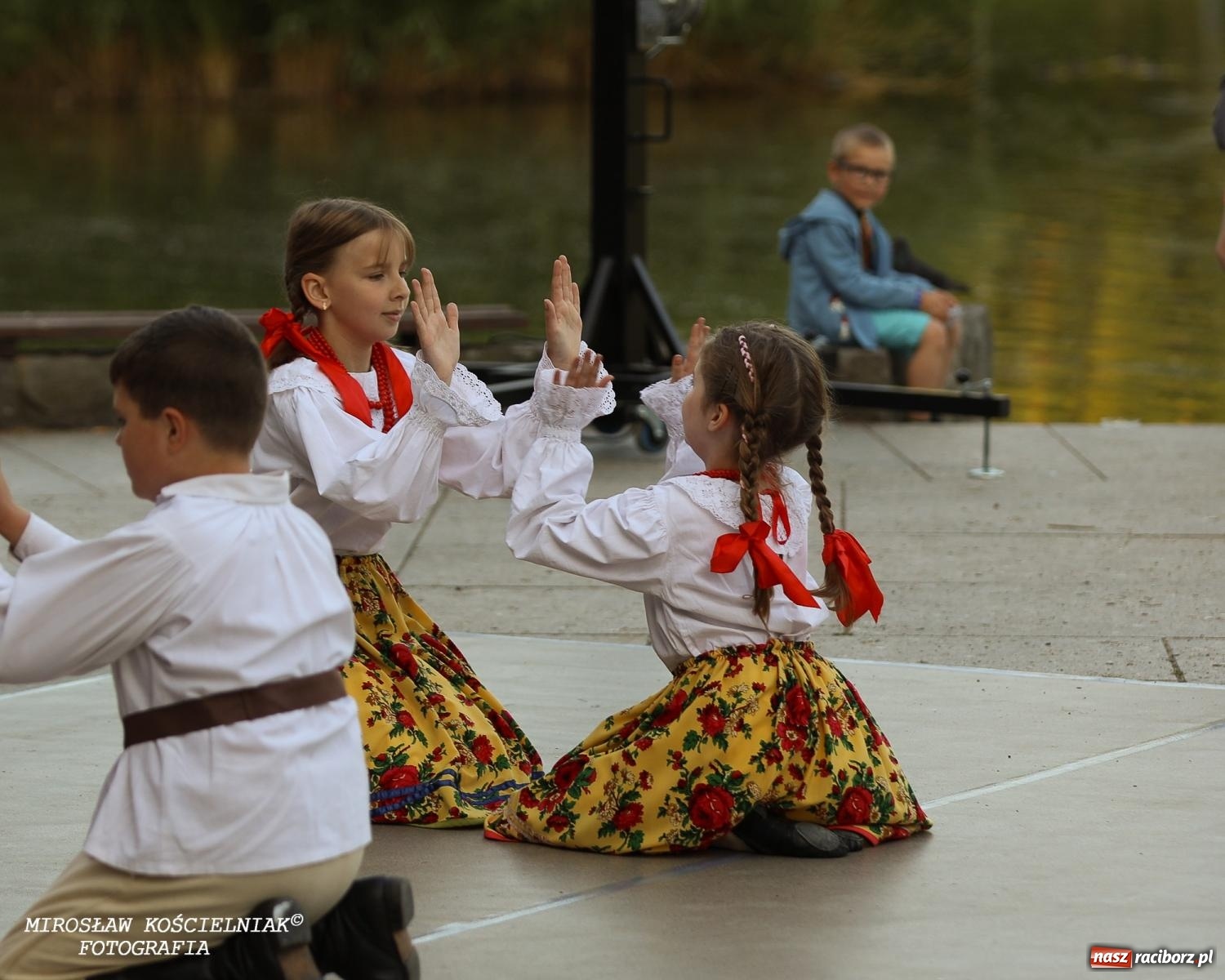 Zdjęcie w galerii na portalu naszraciborz.pl: Noc Świętojańska znów rozświetliła Park Roth - foto na bis! wiadomości z regionu