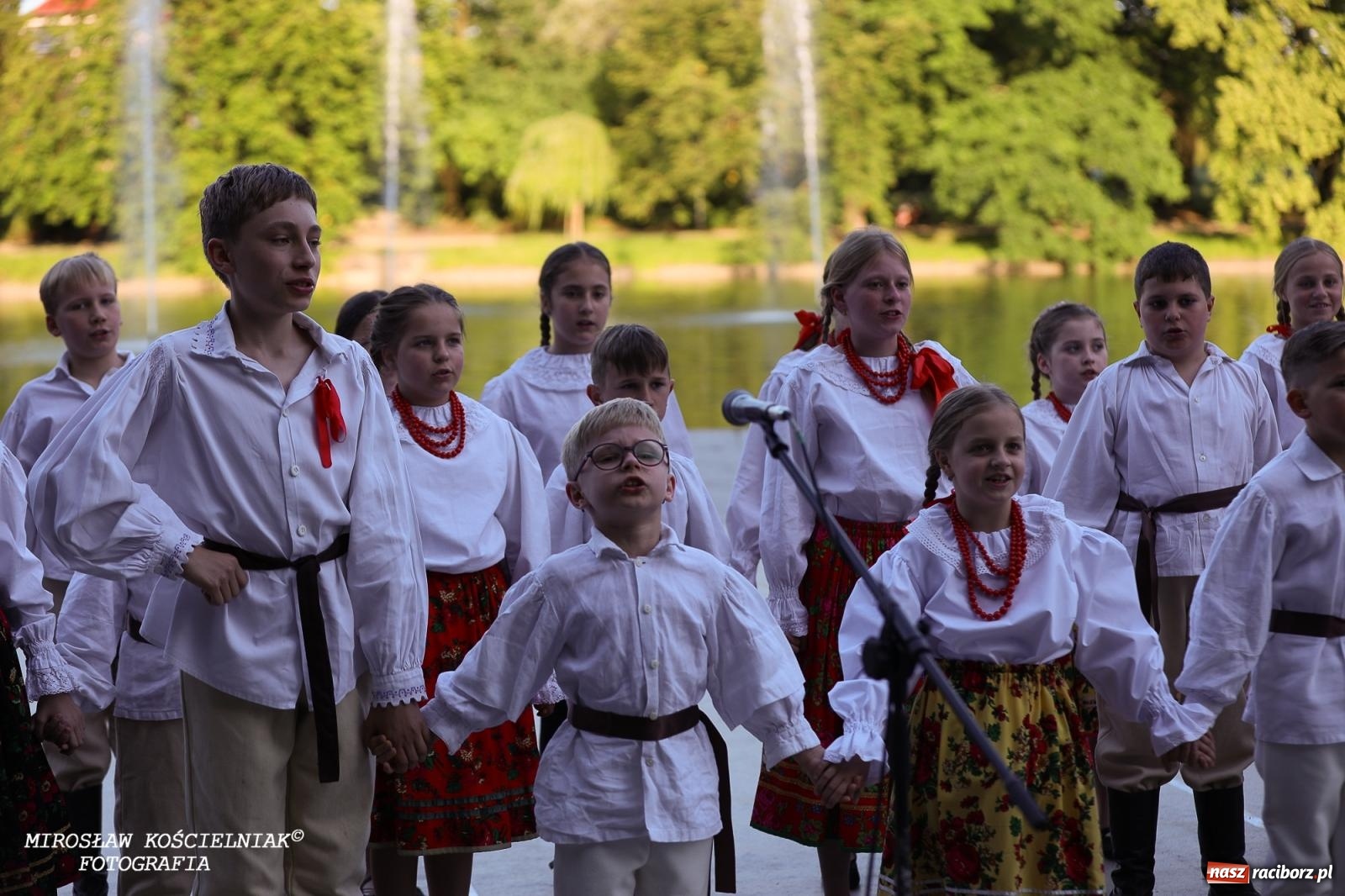 Zdjęcie w galerii na portalu naszraciborz.pl: Noc Świętojańska znów rozświetliła Park Roth - foto na bis! wiadomości z regionu