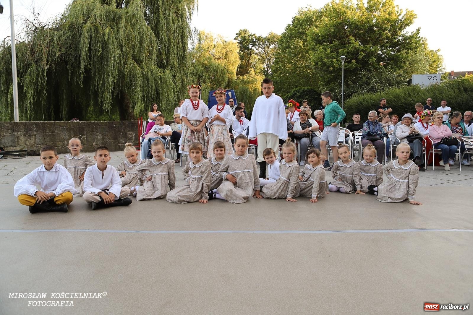 Zdjęcie w galerii na portalu naszraciborz.pl: Noc Świętojańska znów rozświetliła Park Roth - foto na bis! wiadomości z regionu