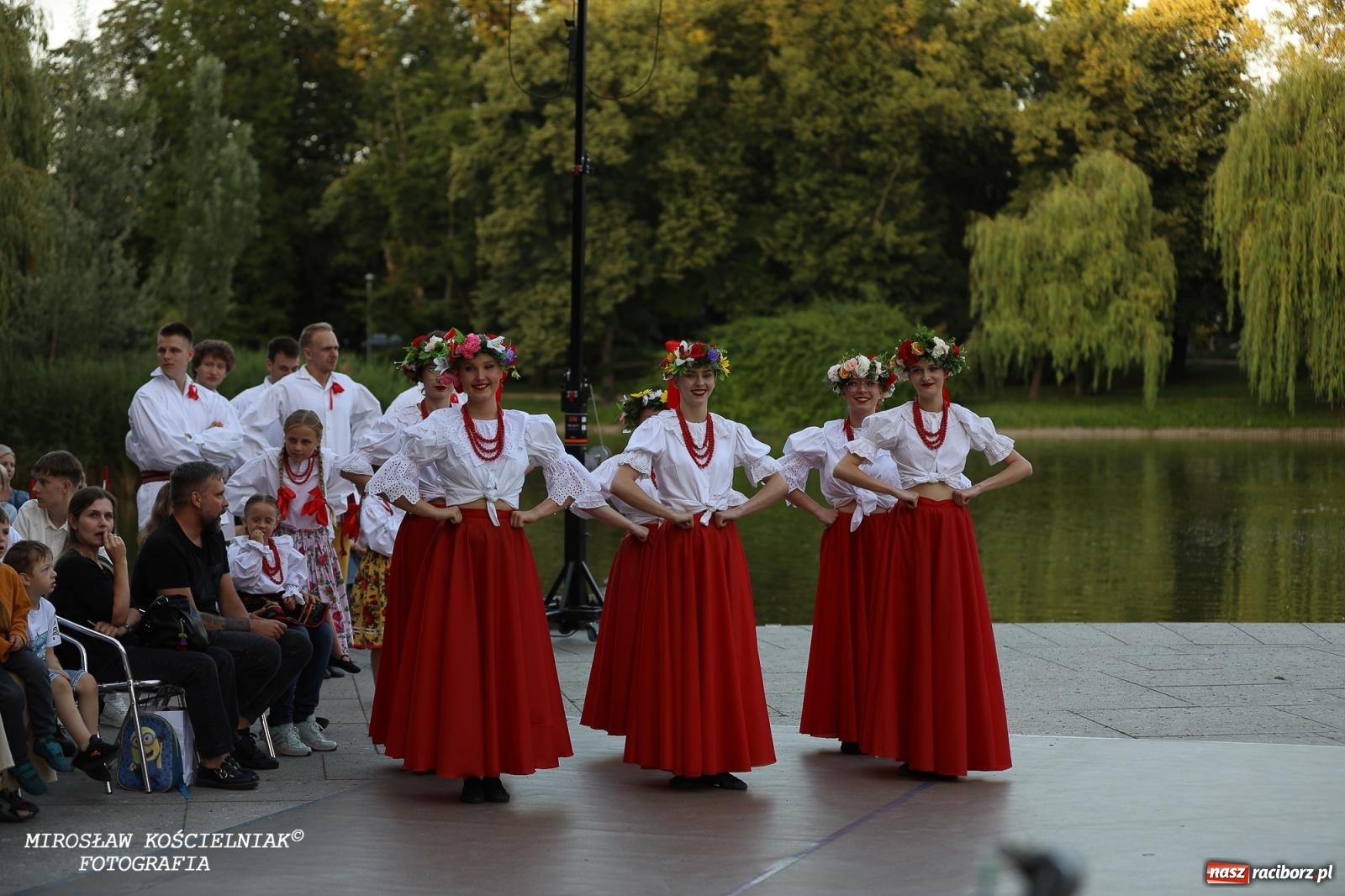 Zdjęcie w galerii na portalu naszraciborz.pl: Noc Świętojańska znów rozświetliła Park Roth - foto na bis! wiadomości z regionu