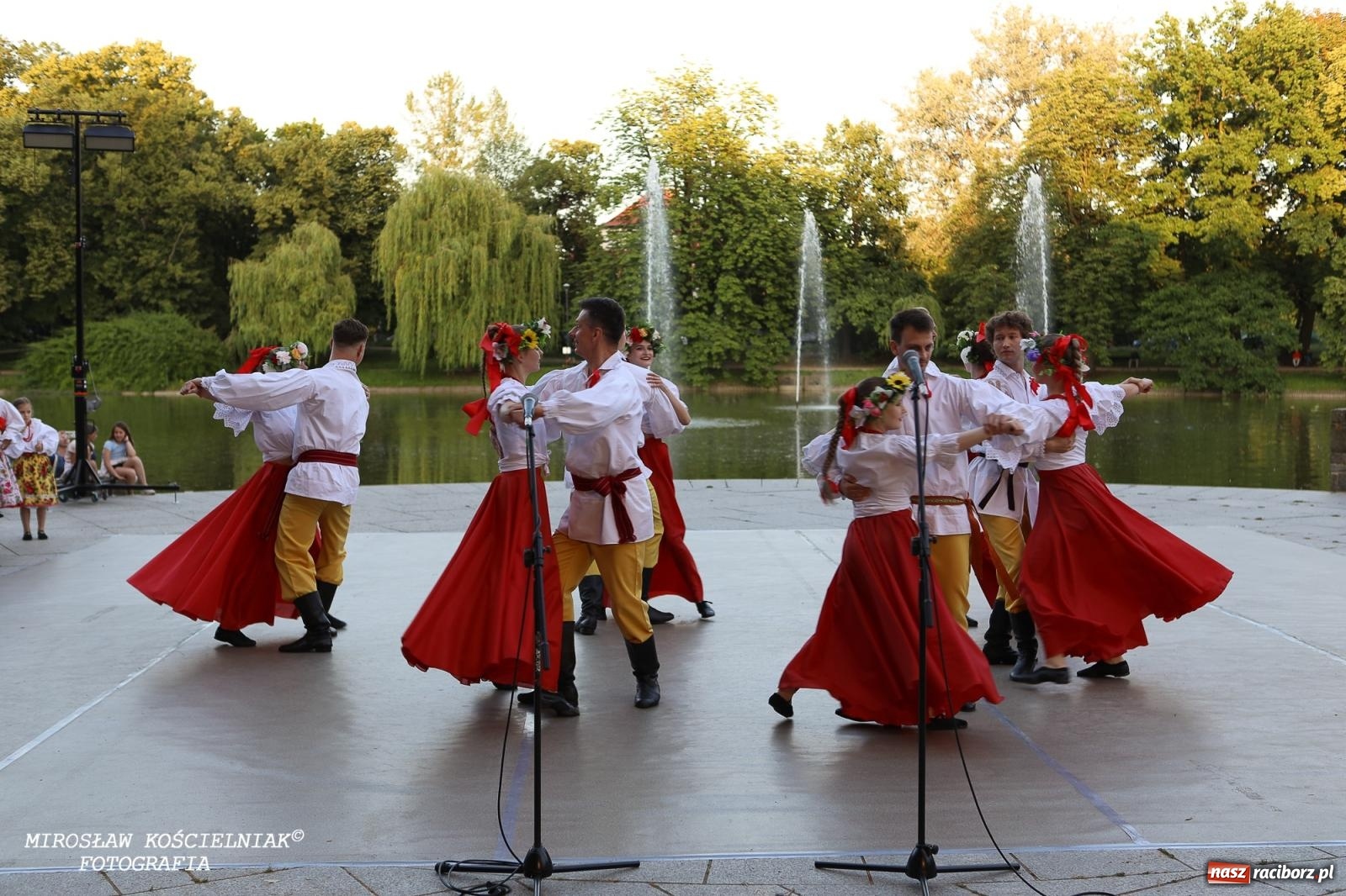 Zdjęcie w galerii na portalu naszraciborz.pl: Noc Świętojańska znów rozświetliła Park Roth - foto na bis! wiadomości z regionu