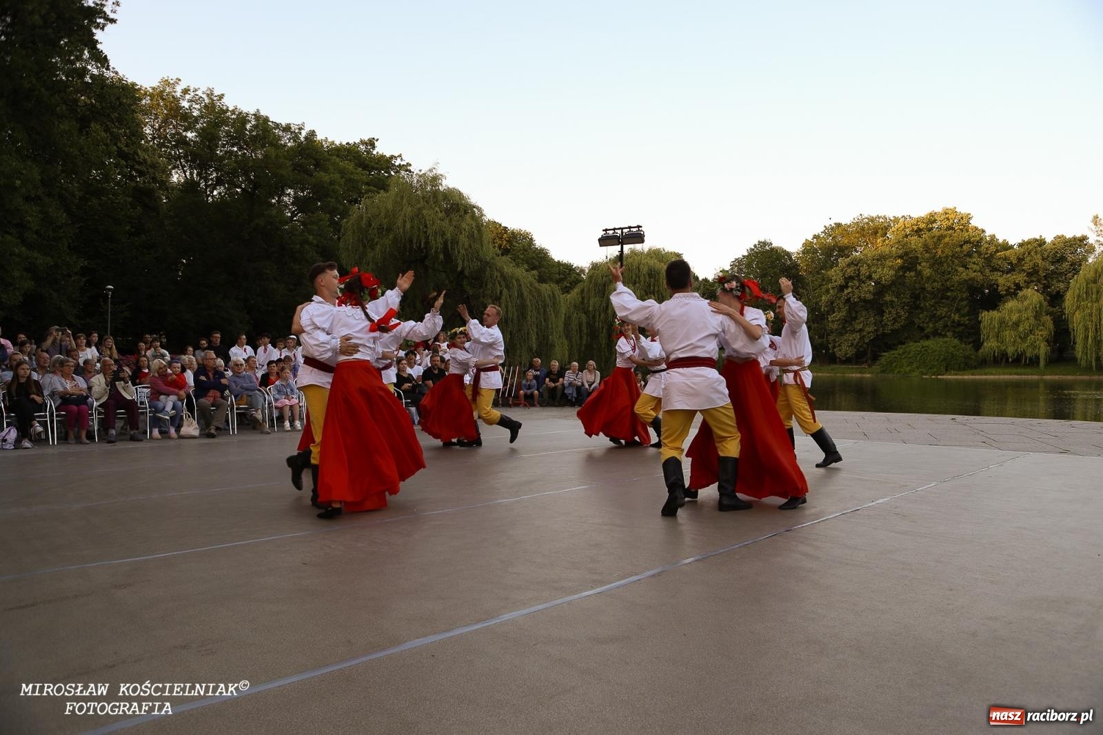 Zdjęcie w galerii na portalu naszraciborz.pl: Noc Świętojańska znów rozświetliła Park Roth - foto na bis! wiadomości z regionu