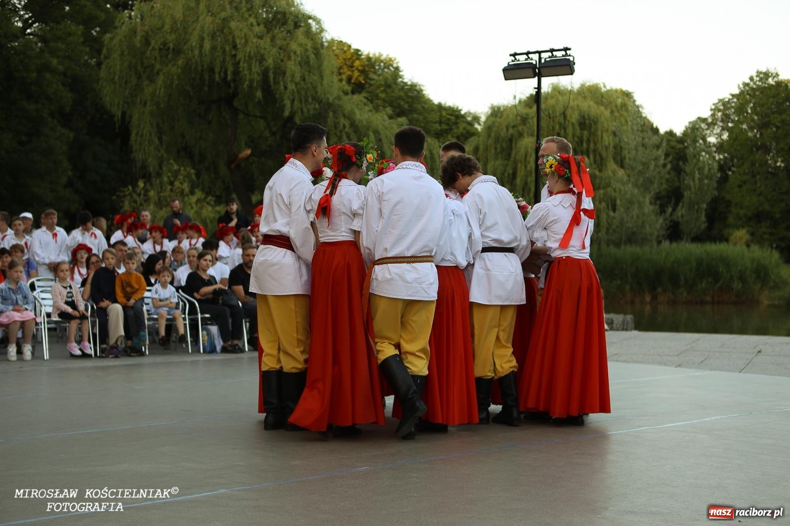 Zdjęcie w galerii na portalu naszraciborz.pl: Noc Świętojańska znów rozświetliła Park Roth - foto na bis! wiadomości z regionu