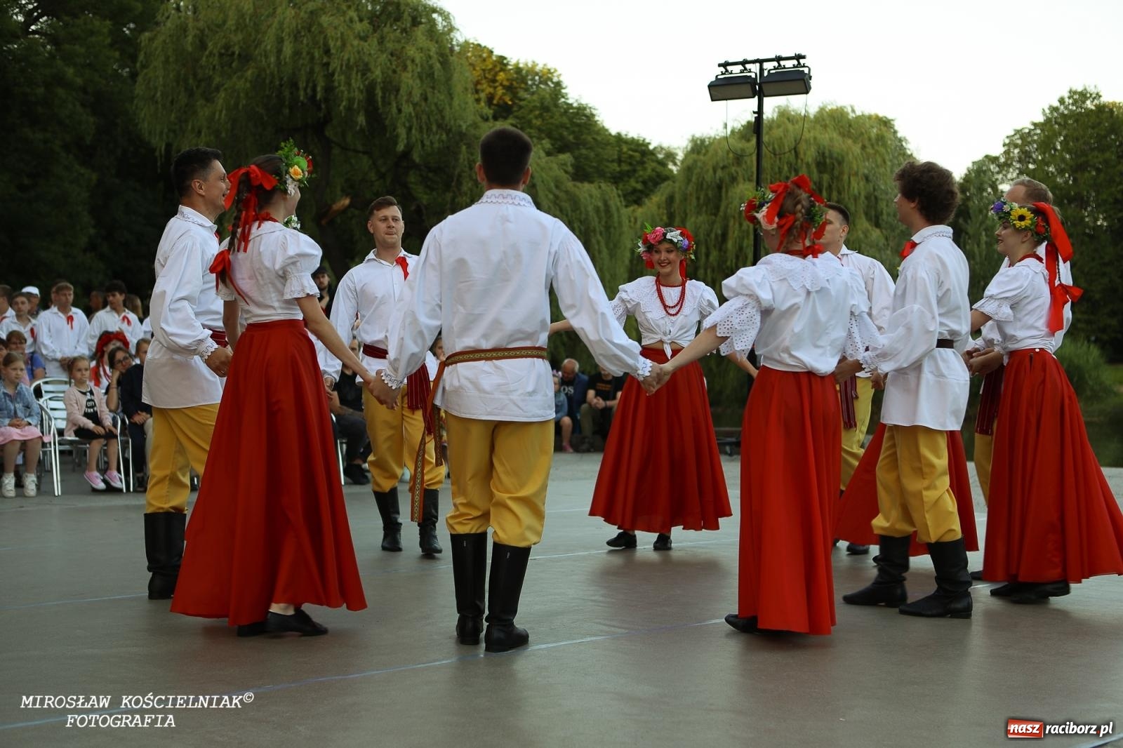 Zdjęcie w galerii na portalu naszraciborz.pl: Noc Świętojańska znów rozświetliła Park Roth - foto na bis! wiadomości z regionu