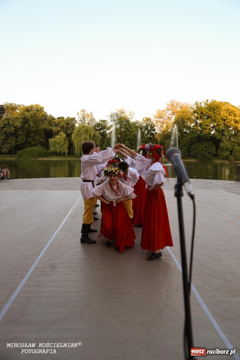 Zdjęcie w galerii na portalu naszraciborz.pl: Noc Świętojańska znów rozświetliła Park Roth - foto na bis! wiadomości z regionu