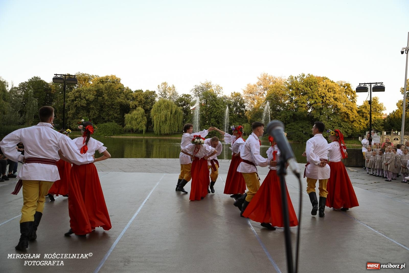 Zdjęcie w galerii na portalu naszraciborz.pl: Noc Świętojańska znów rozświetliła Park Roth - foto na bis! wiadomości z regionu