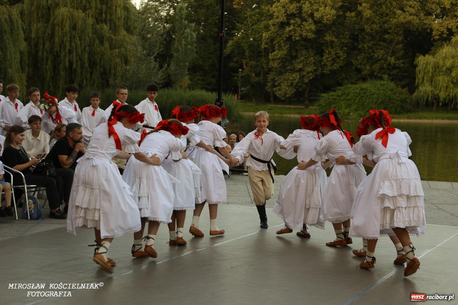Zdjęcie w galerii na portalu naszraciborz.pl: Noc Świętojańska znów rozświetliła Park Roth - foto na bis! wiadomości z regionu