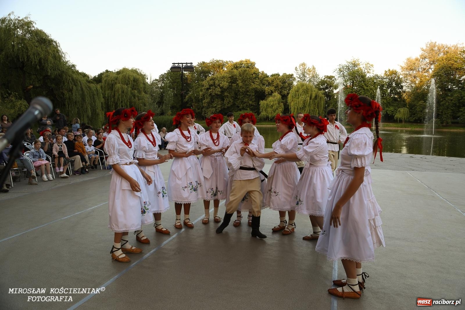 Zdjęcie w galerii na portalu naszraciborz.pl: Noc Świętojańska znów rozświetliła Park Roth - foto na bis! wiadomości z regionu
