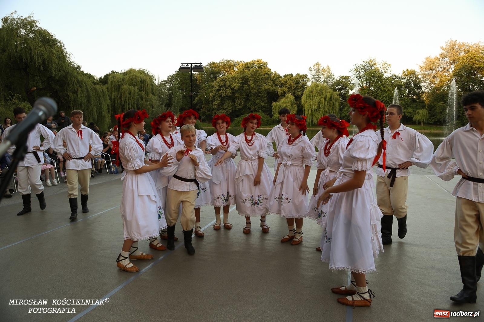 Zdjęcie w galerii na portalu naszraciborz.pl: Noc Świętojańska znów rozświetliła Park Roth - foto na bis! wiadomości z regionu