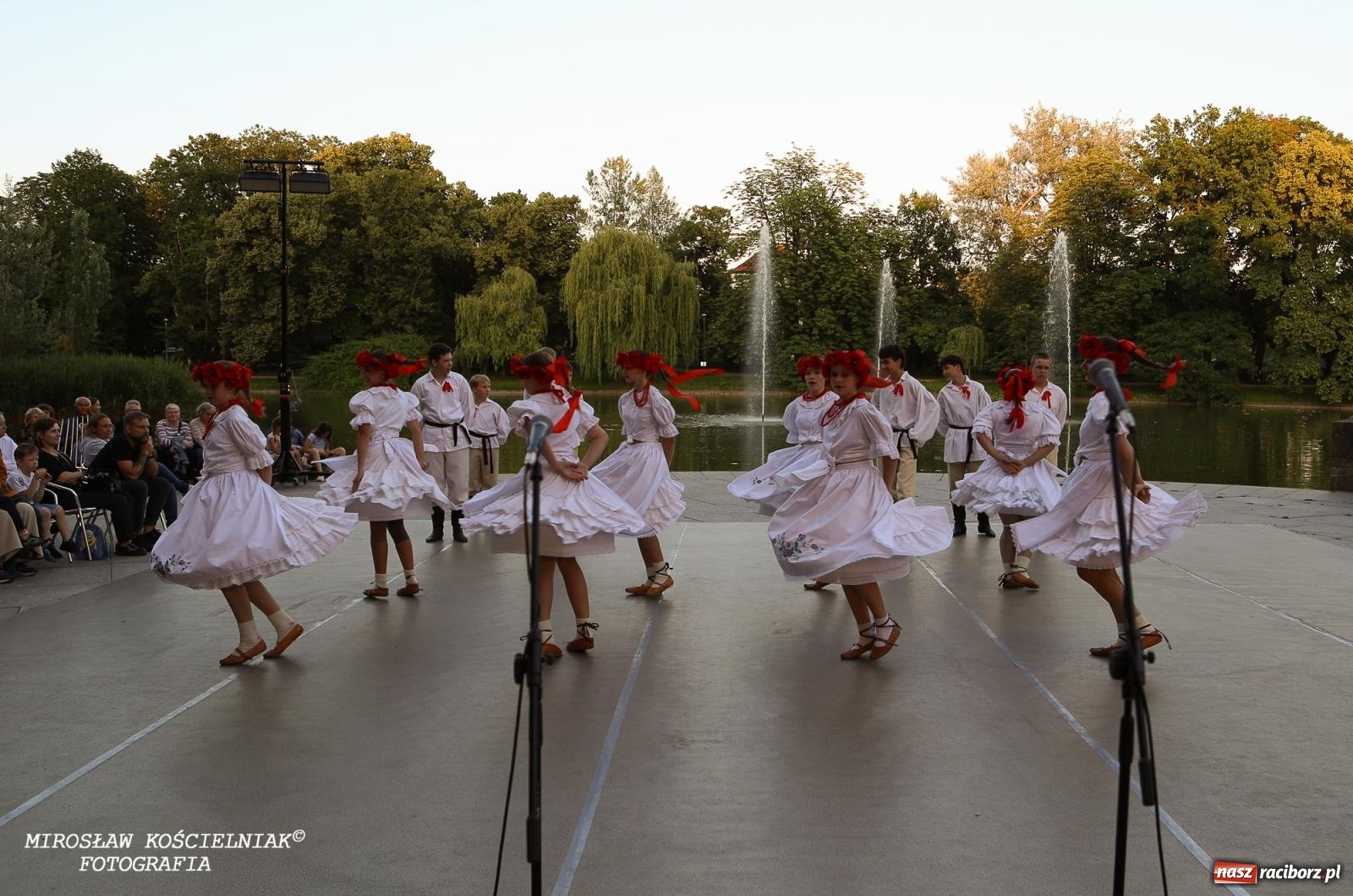 Zdjęcie w galerii na portalu naszraciborz.pl: Noc Świętojańska znów rozświetliła Park Roth - foto na bis! wiadomości z regionu