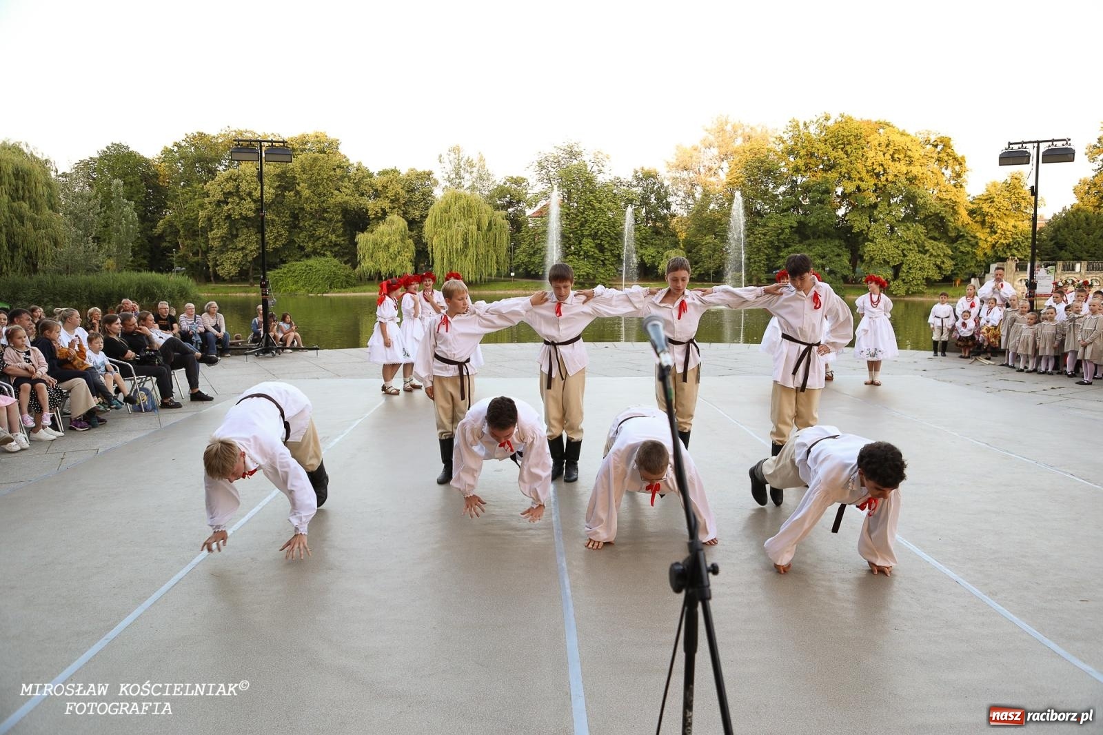 Zdjęcie w galerii na portalu naszraciborz.pl: Noc Świętojańska znów rozświetliła Park Roth - foto na bis! wiadomości z regionu