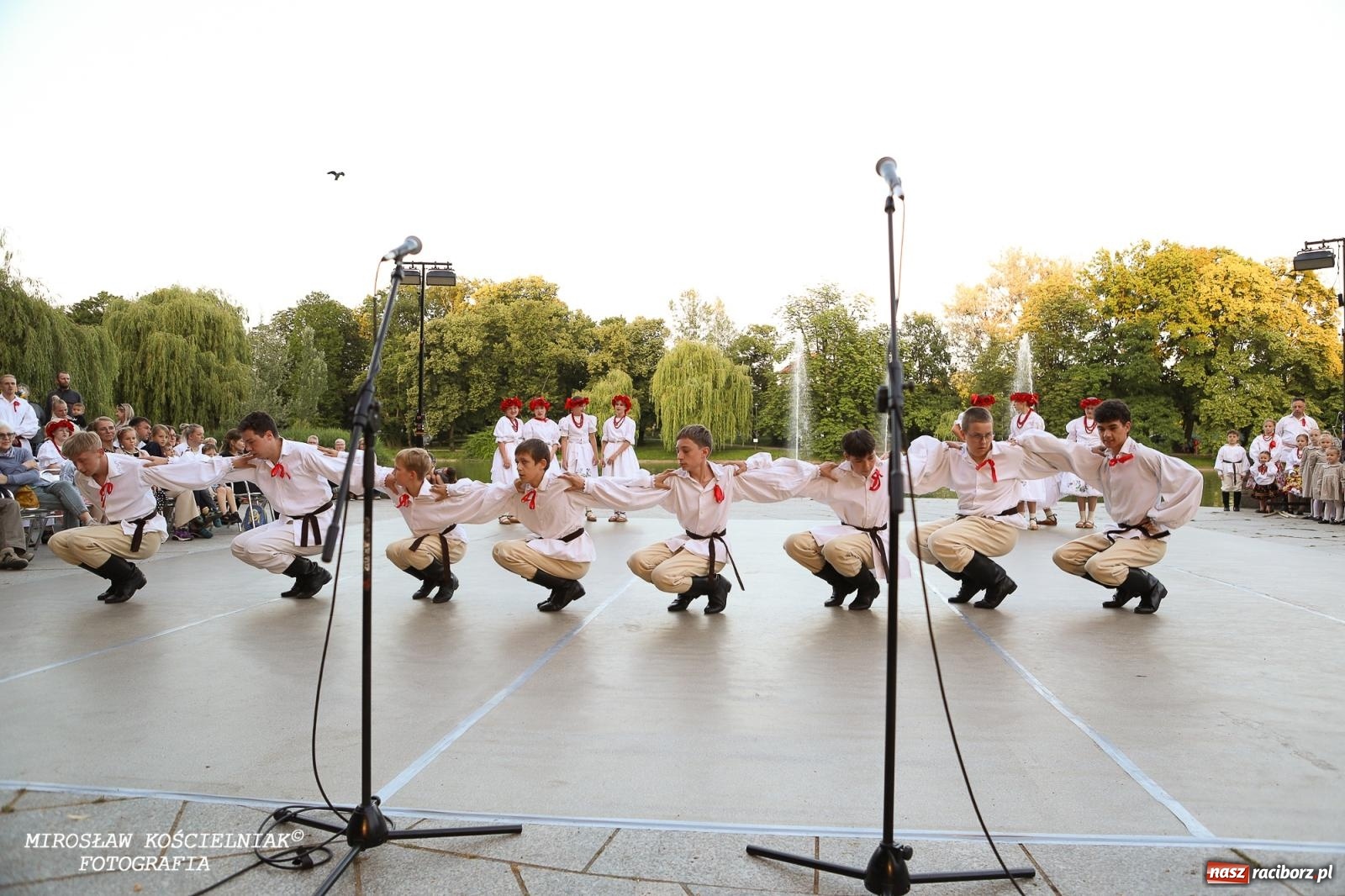 Zdjęcie w galerii na portalu naszraciborz.pl: Noc Świętojańska znów rozświetliła Park Roth - foto na bis! wiadomości z regionu
