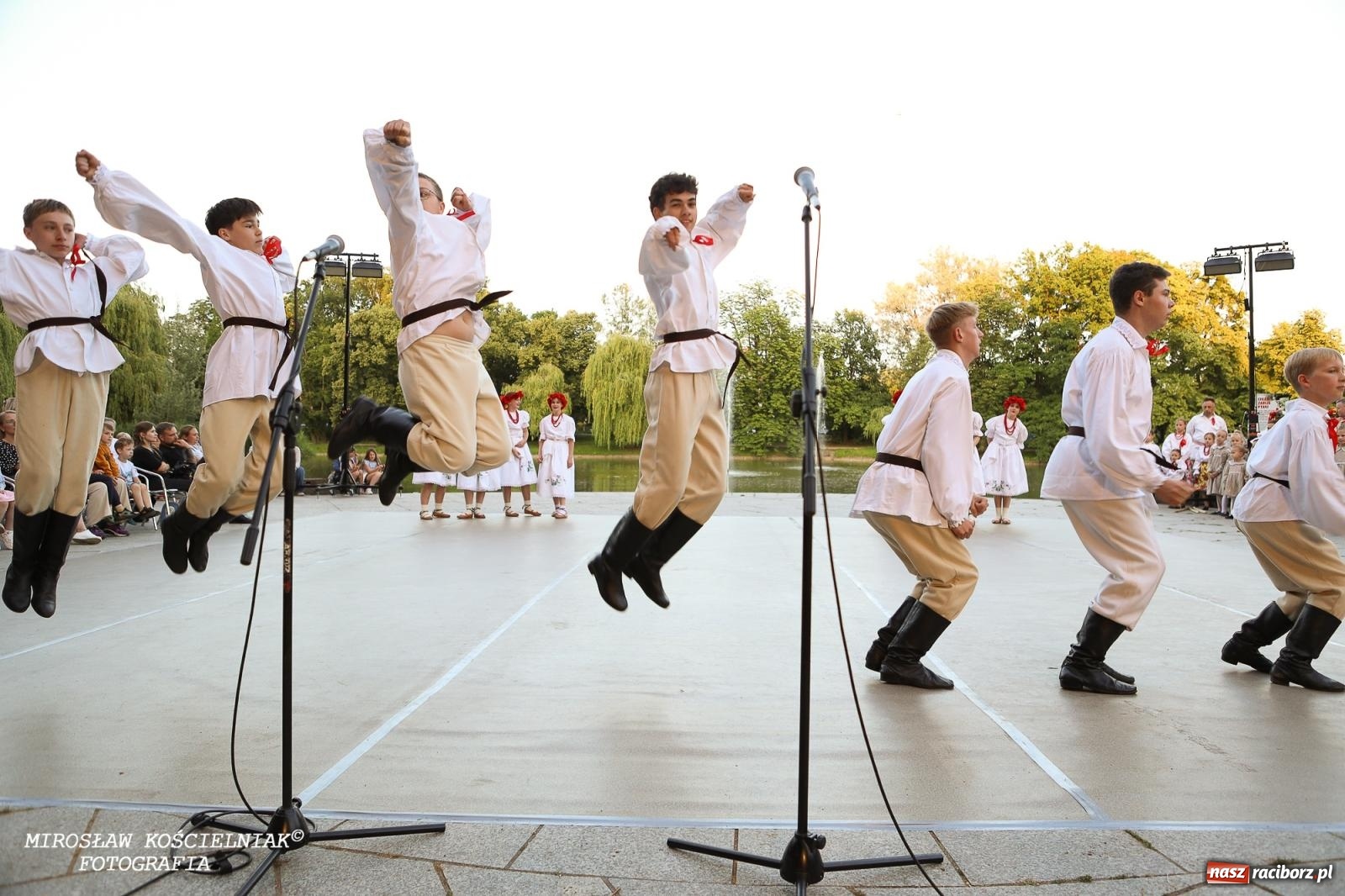 Zdjęcie w galerii na portalu naszraciborz.pl: Noc Świętojańska znów rozświetliła Park Roth - foto na bis! wiadomości z regionu
