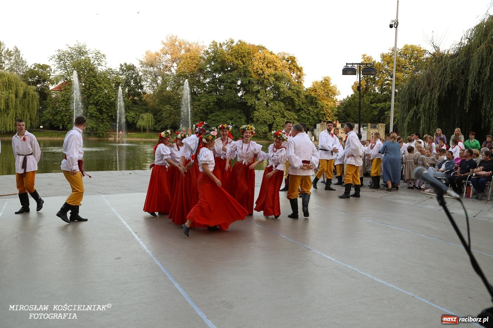Zdjęcie w galerii na portalu naszraciborz.pl: Noc Świętojańska znów rozświetliła Park Roth - foto na bis! wiadomości z regionu