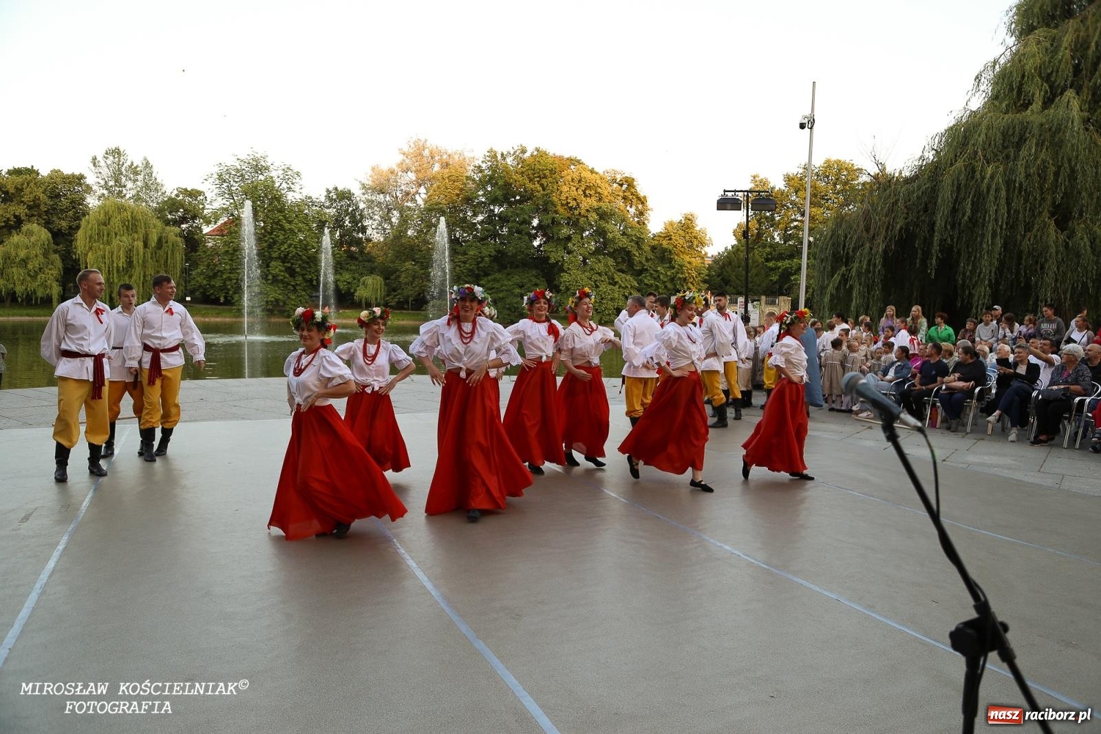 Zdjęcie w galerii na portalu naszraciborz.pl: Noc Świętojańska znów rozświetliła Park Roth - foto na bis! wiadomości z regionu
