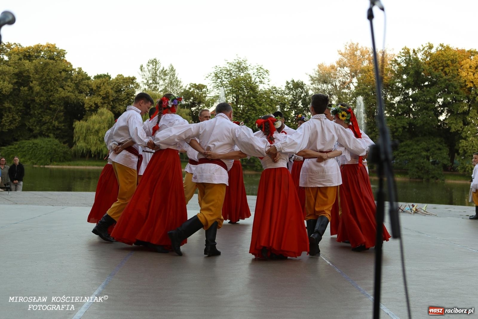 Zdjęcie w galerii na portalu naszraciborz.pl: Noc Świętojańska znów rozświetliła Park Roth - foto na bis! wiadomości z regionu