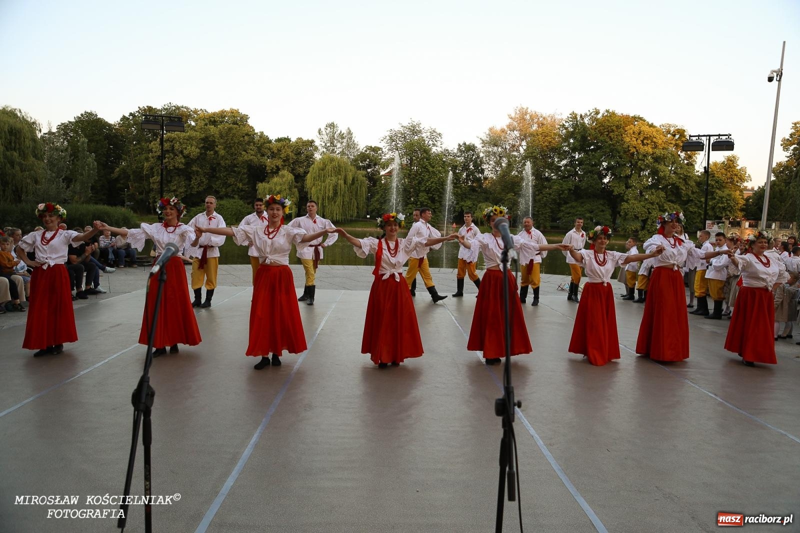 Zdjęcie w galerii na portalu naszraciborz.pl: Noc Świętojańska znów rozświetliła Park Roth - foto na bis! wiadomości z regionu