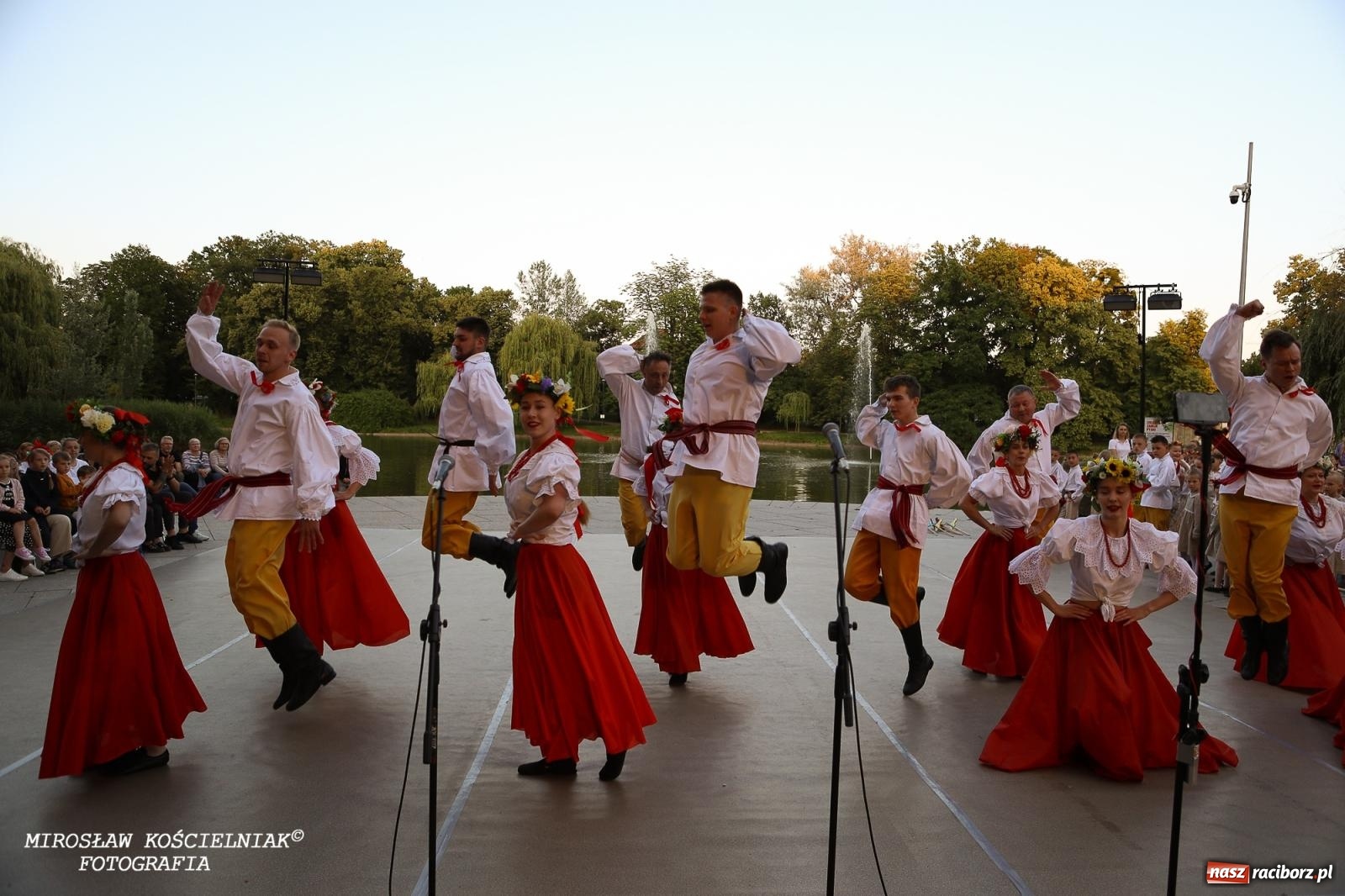 Zdjęcie w galerii na portalu naszraciborz.pl: Noc Świętojańska znów rozświetliła Park Roth - foto na bis! wiadomości z regionu