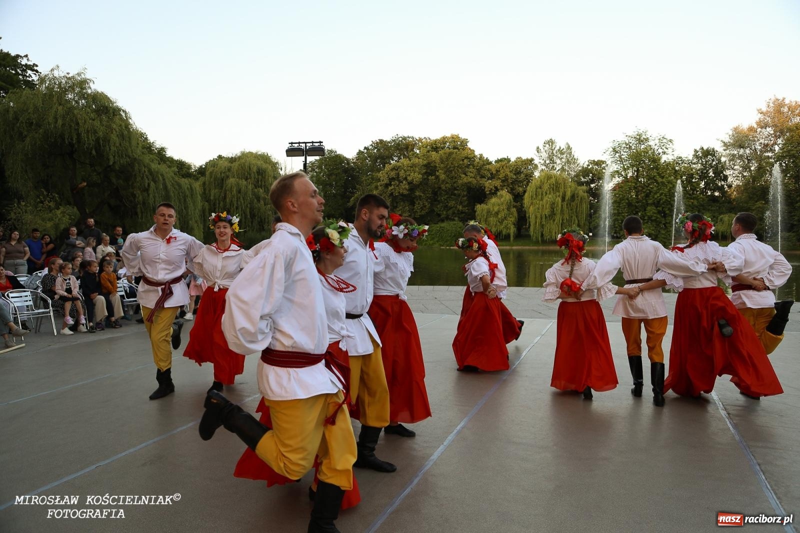 Zdjęcie w galerii na portalu naszraciborz.pl: Noc Świętojańska znów rozświetliła Park Roth - foto na bis! wiadomości z regionu
