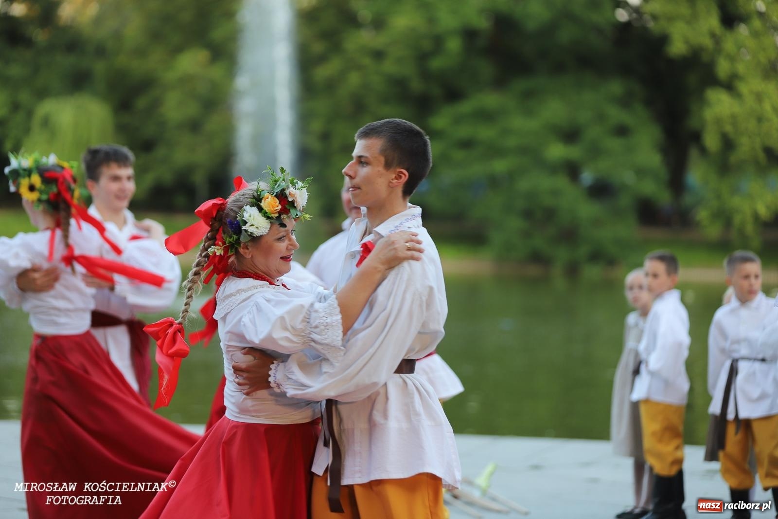 Zdjęcie w galerii na portalu naszraciborz.pl: Noc Świętojańska znów rozświetliła Park Roth - foto na bis! wiadomości z regionu