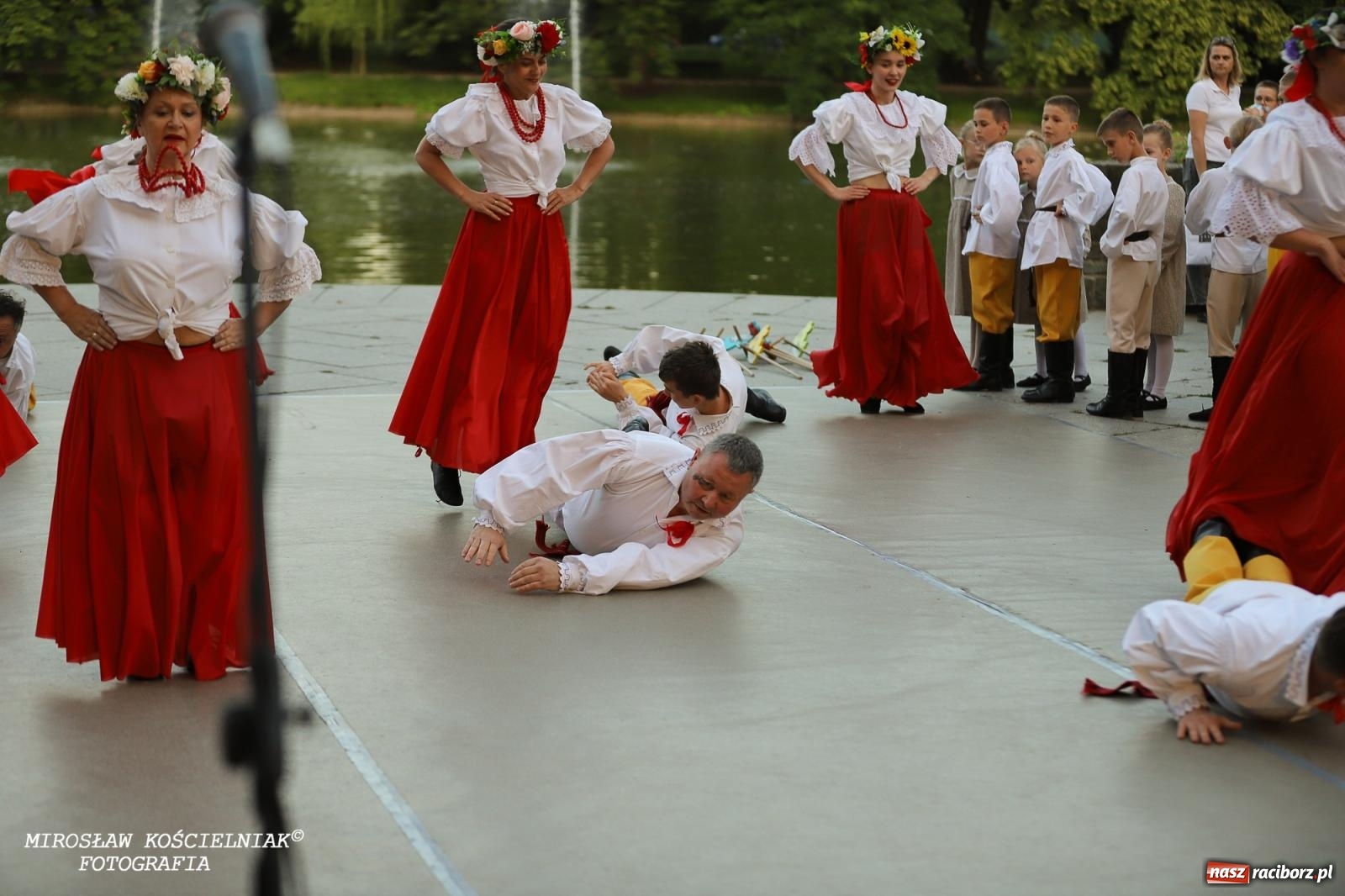 Zdjęcie w galerii na portalu naszraciborz.pl: Noc Świętojańska znów rozświetliła Park Roth - foto na bis! wiadomości z regionu