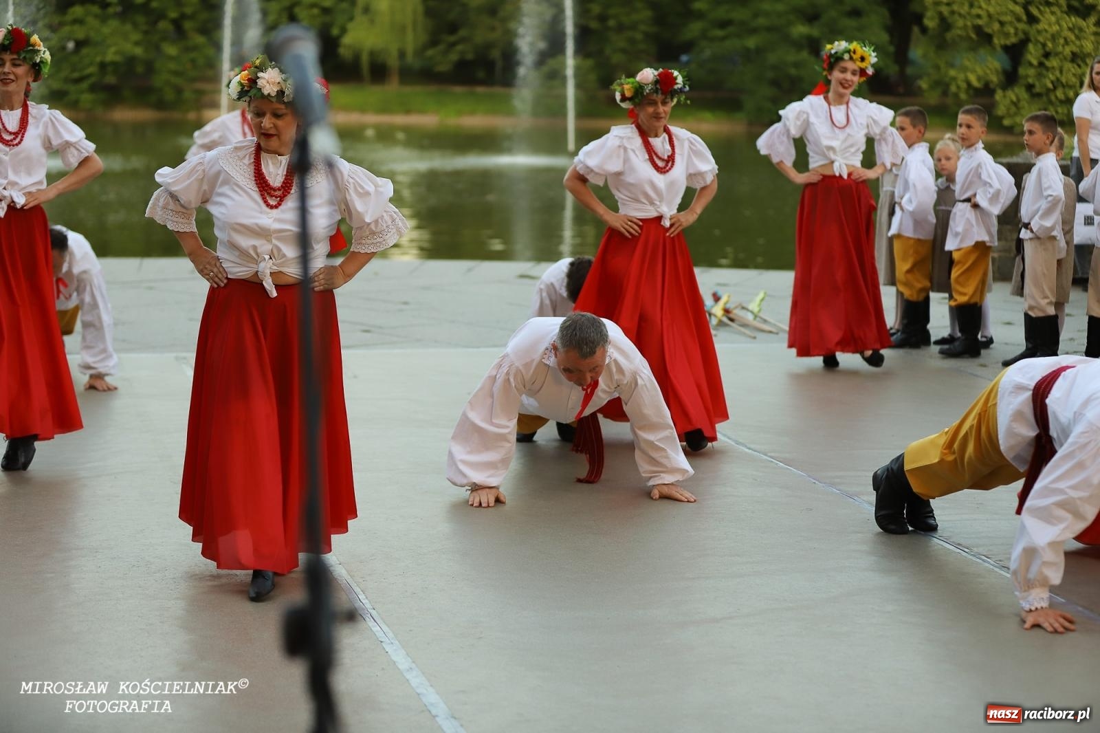 Zdjęcie w galerii na portalu naszraciborz.pl: Noc Świętojańska znów rozświetliła Park Roth - foto na bis! wiadomości z regionu