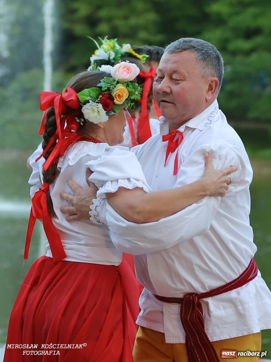 Zdjęcie w galerii na portalu naszraciborz.pl: Noc Świętojańska znów rozświetliła Park Roth - foto na bis! wiadomości z regionu