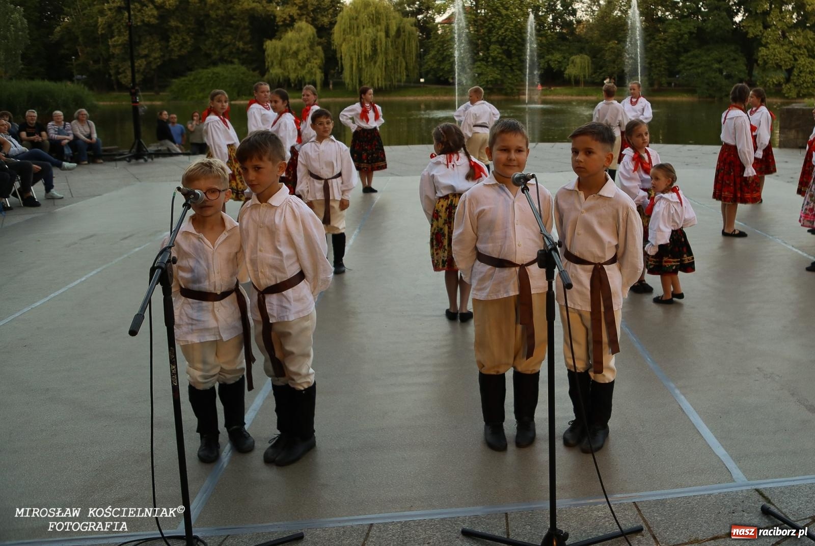 Zdjęcie w galerii na portalu naszraciborz.pl: Noc Świętojańska znów rozświetliła Park Roth - foto na bis! wiadomości z regionu