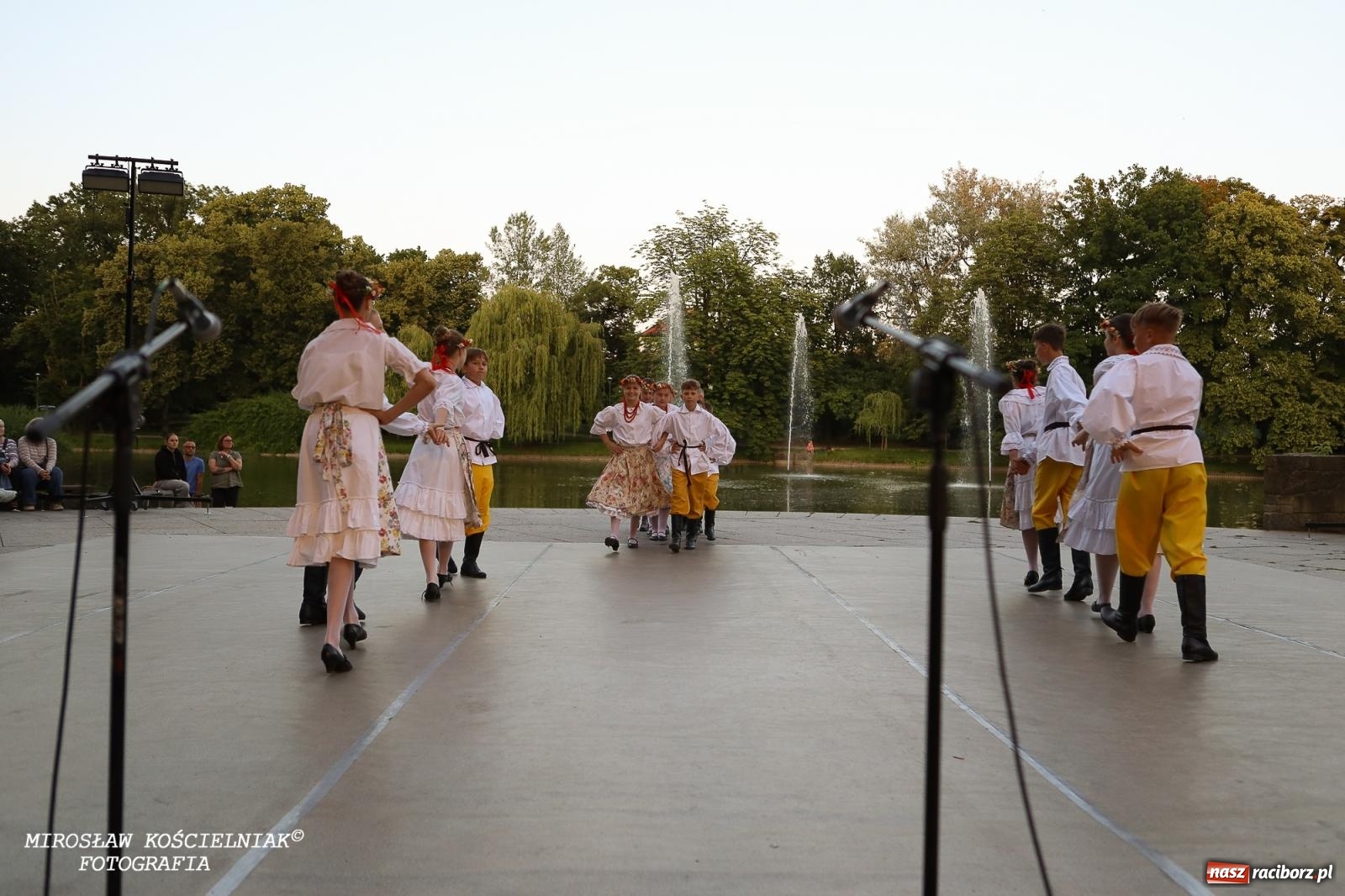 Zdjęcie w galerii na portalu naszraciborz.pl: Noc Świętojańska znów rozświetliła Park Roth - foto na bis! wiadomości z regionu
