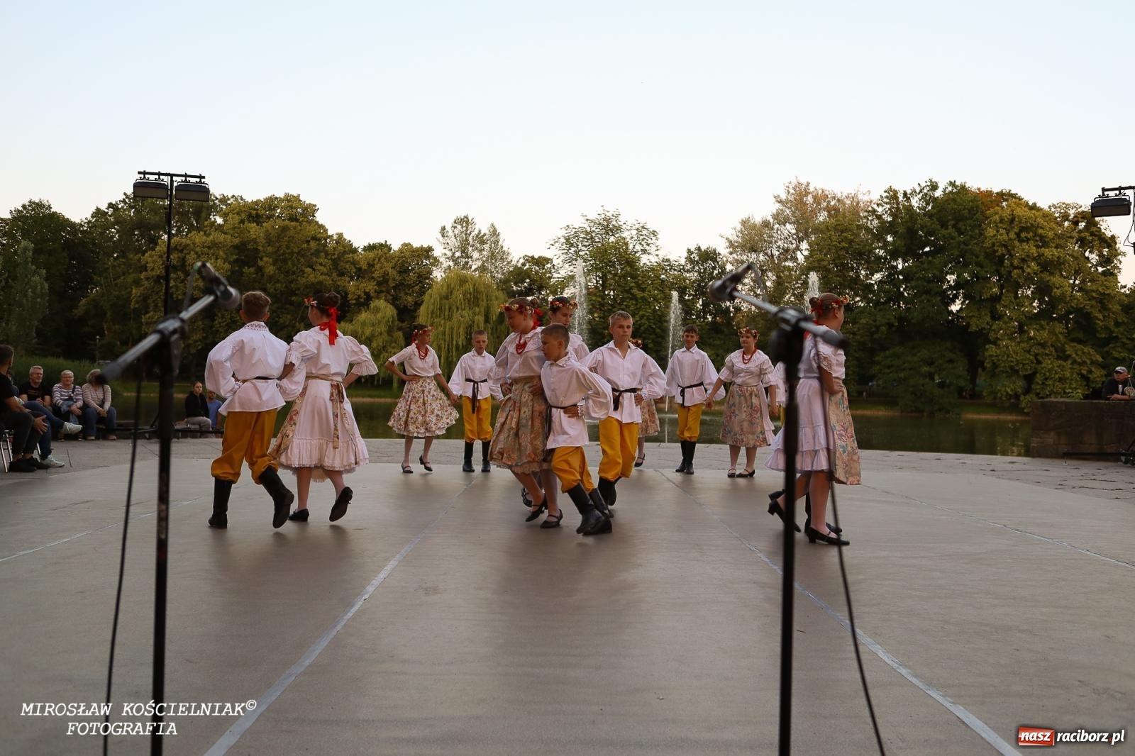 Zdjęcie w galerii na portalu naszraciborz.pl: Noc Świętojańska znów rozświetliła Park Roth - foto na bis! wiadomości z regionu