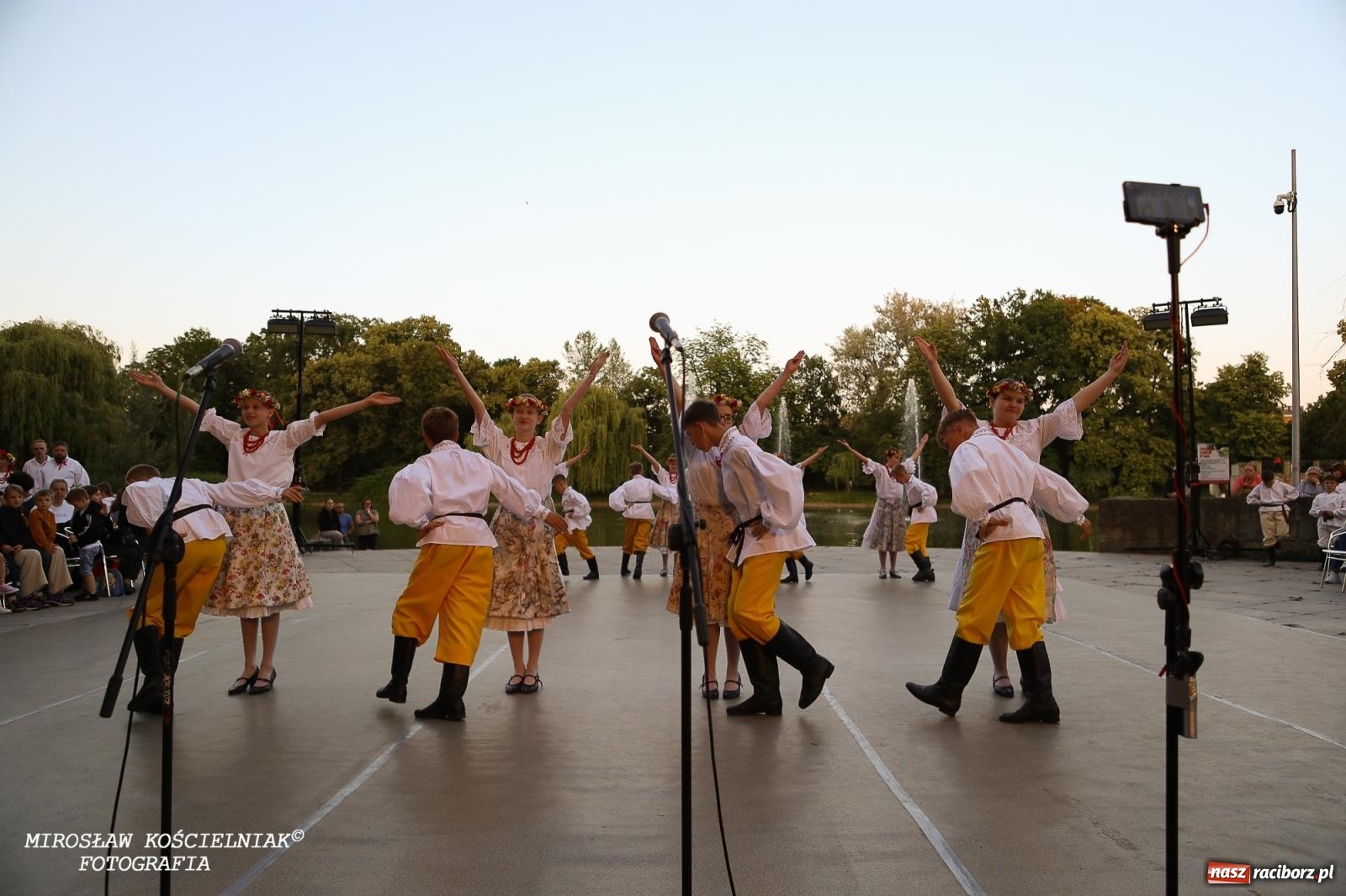 Zdjęcie w galerii na portalu naszraciborz.pl: Noc Świętojańska znów rozświetliła Park Roth - foto na bis! wiadomości z regionu