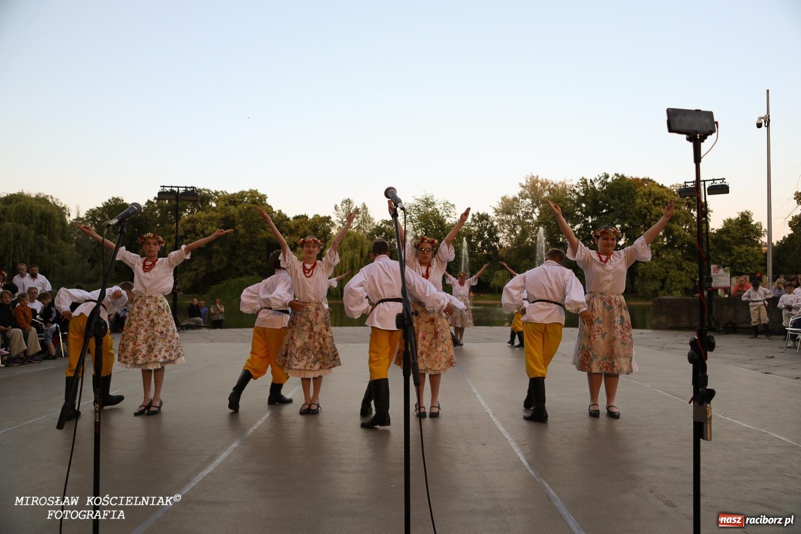 Zdjęcie w galerii na portalu naszraciborz.pl: Noc Świętojańska znów rozświetliła Park Roth - foto na bis! wiadomości z regionu