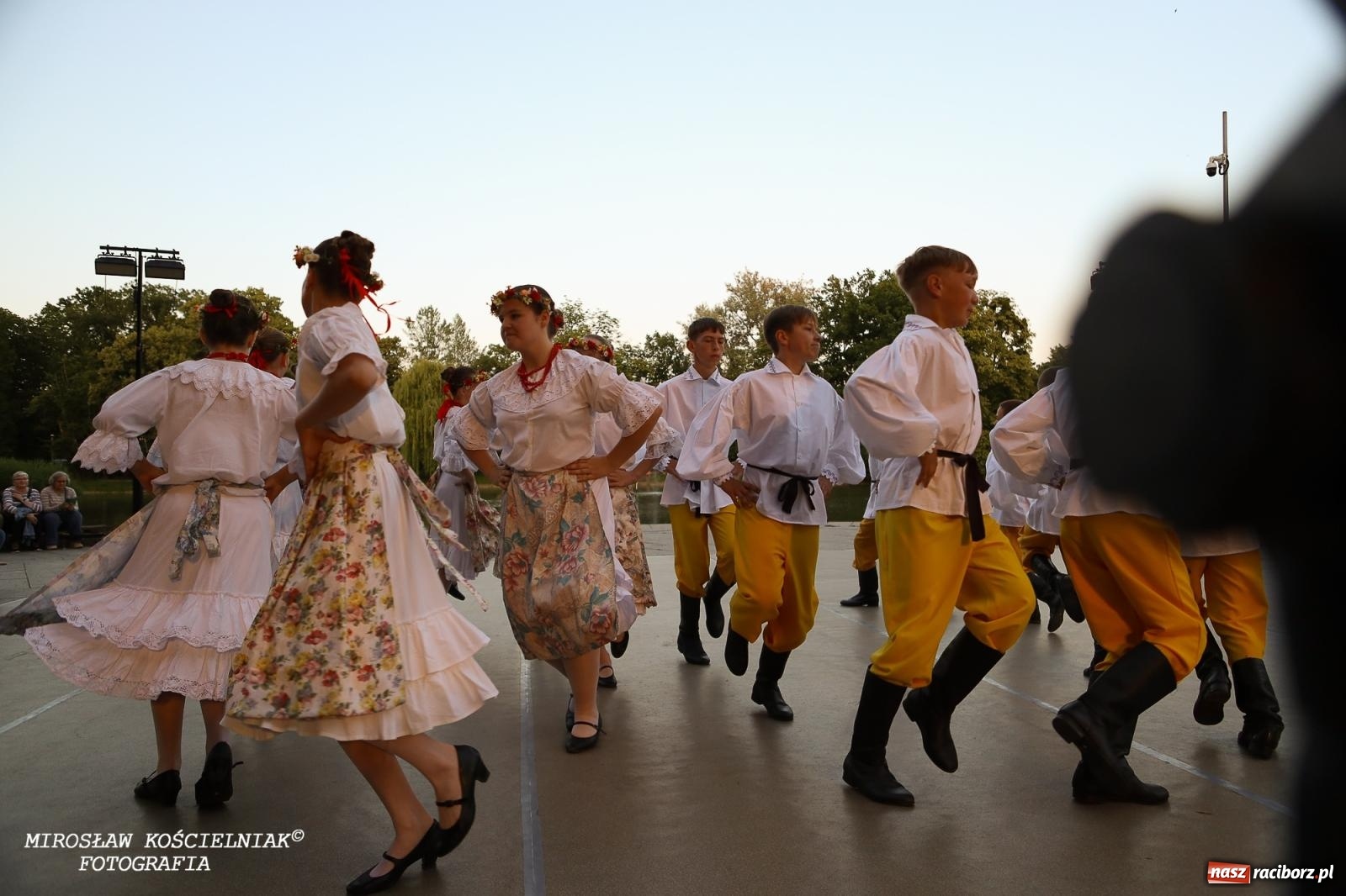 Zdjęcie w galerii na portalu naszraciborz.pl: Noc Świętojańska znów rozświetliła Park Roth - foto na bis! wiadomości z regionu