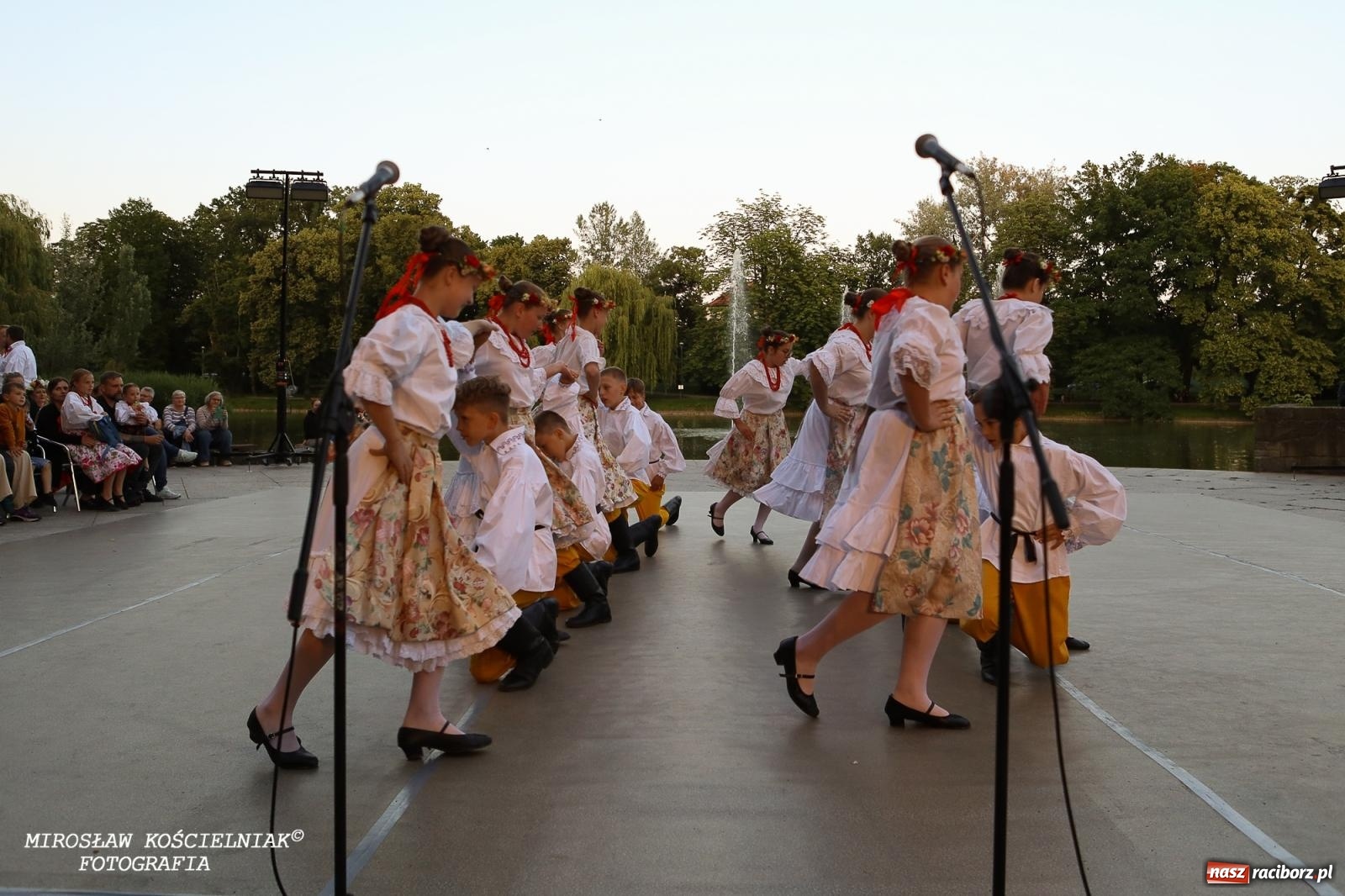 Zdjęcie w galerii na portalu naszraciborz.pl: Noc Świętojańska znów rozświetliła Park Roth - foto na bis! wiadomości z regionu