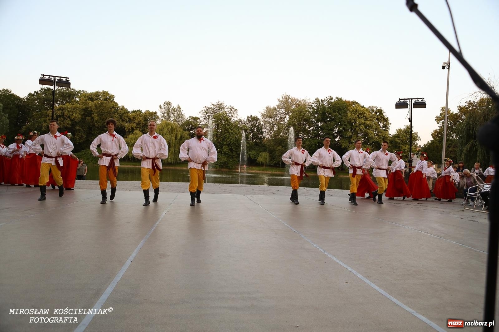 Zdjęcie w galerii na portalu naszraciborz.pl: Noc Świętojańska znów rozświetliła Park Roth - foto na bis! wiadomości z regionu
