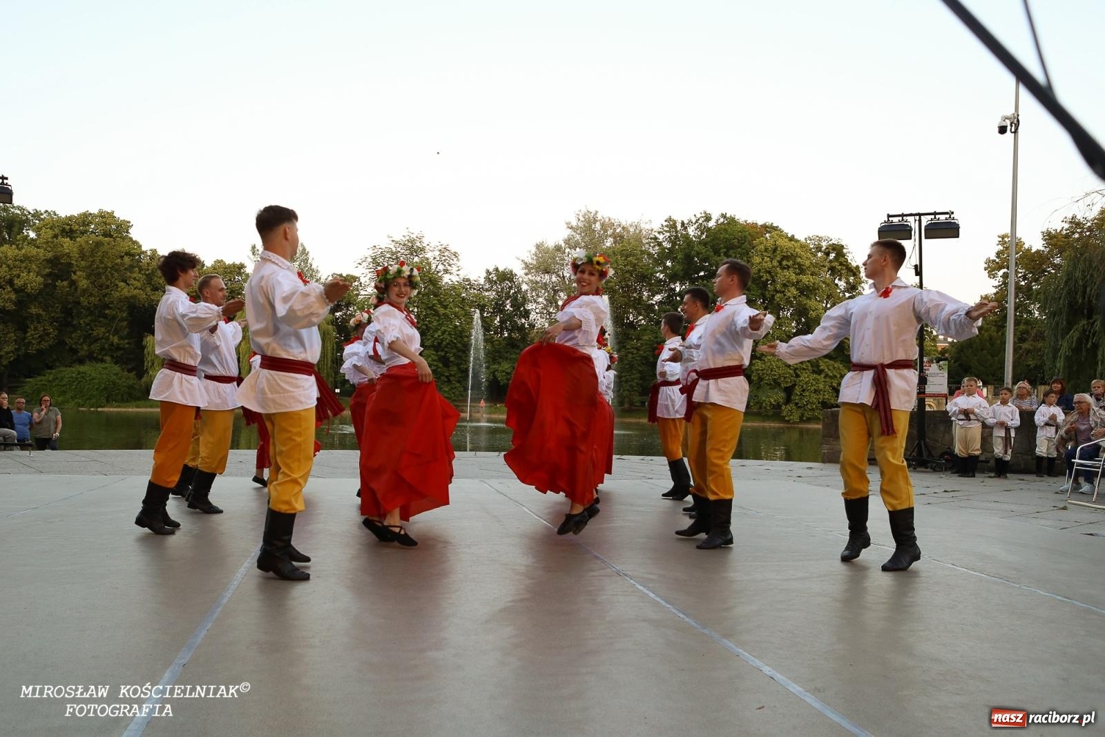 Zdjęcie w galerii na portalu naszraciborz.pl: Noc Świętojańska znów rozświetliła Park Roth - foto na bis! wiadomości z regionu