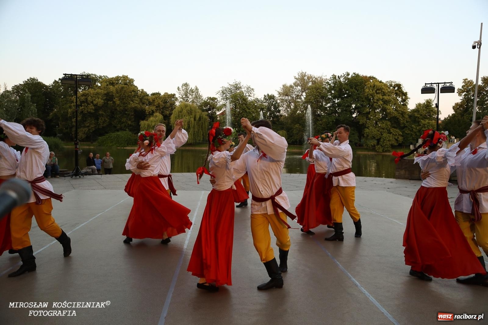 Zdjęcie w galerii na portalu naszraciborz.pl: Noc Świętojańska znów rozświetliła Park Roth - foto na bis! wiadomości z regionu