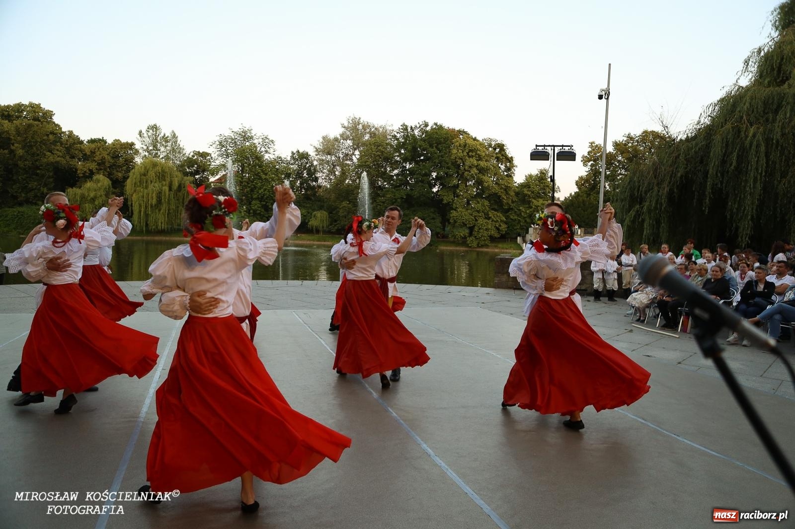 Zdjęcie w galerii na portalu naszraciborz.pl: Noc Świętojańska znów rozświetliła Park Roth - foto na bis! wiadomości z regionu