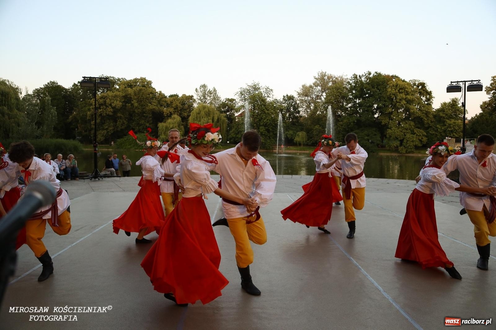 Zdjęcie w galerii na portalu naszraciborz.pl: Noc Świętojańska znów rozświetliła Park Roth - foto na bis! wiadomości z regionu